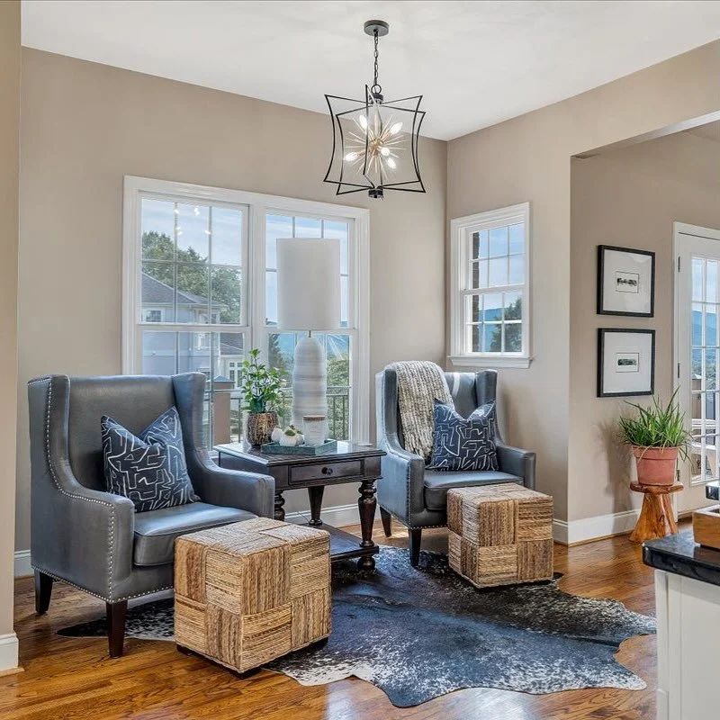 #HomeStyling with both comfort and style in mind&hellip; I love creating inviting spaces. 🤍 This sitting area calls to you for coffee in the mornings and wine&hellip; well, the rest of the day. 😉🍷