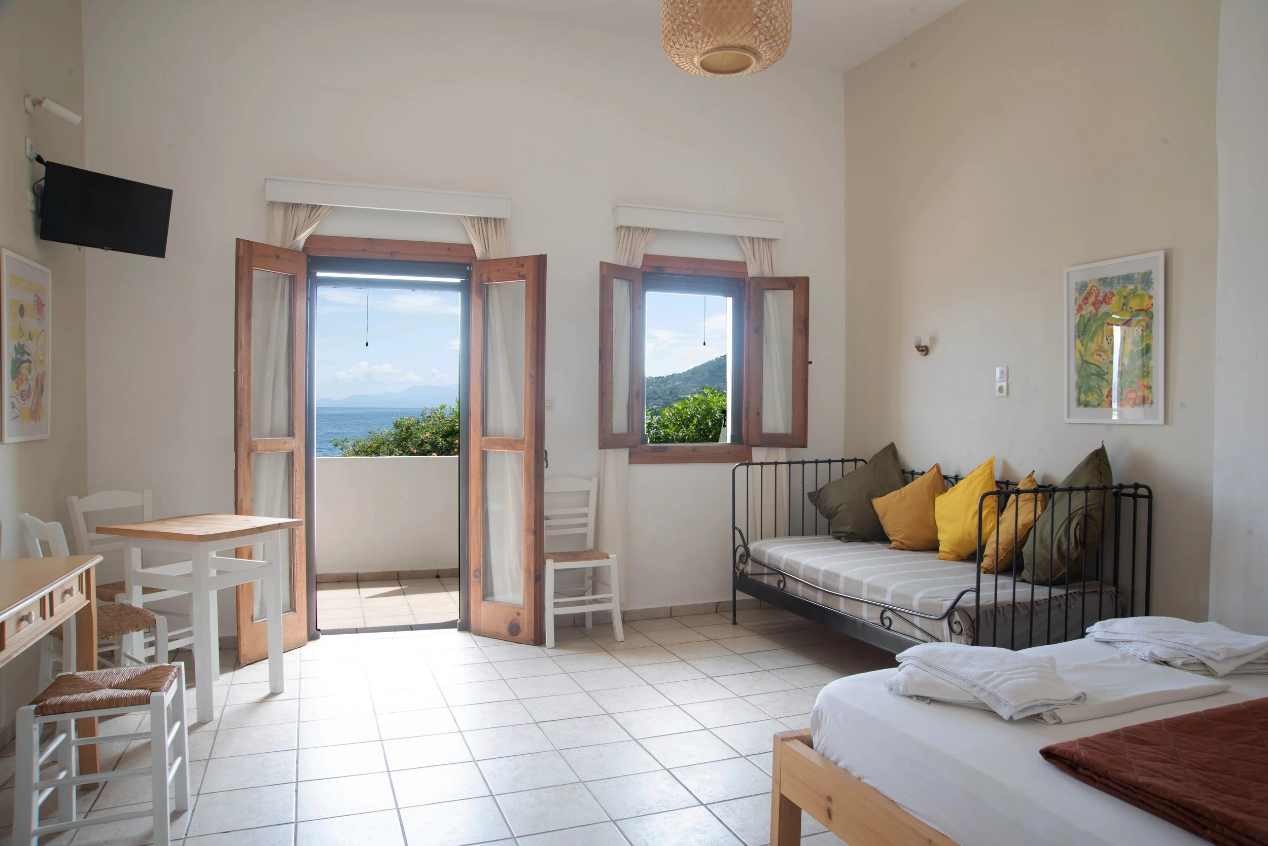Double rooms with kitchenette and en suite bathroom