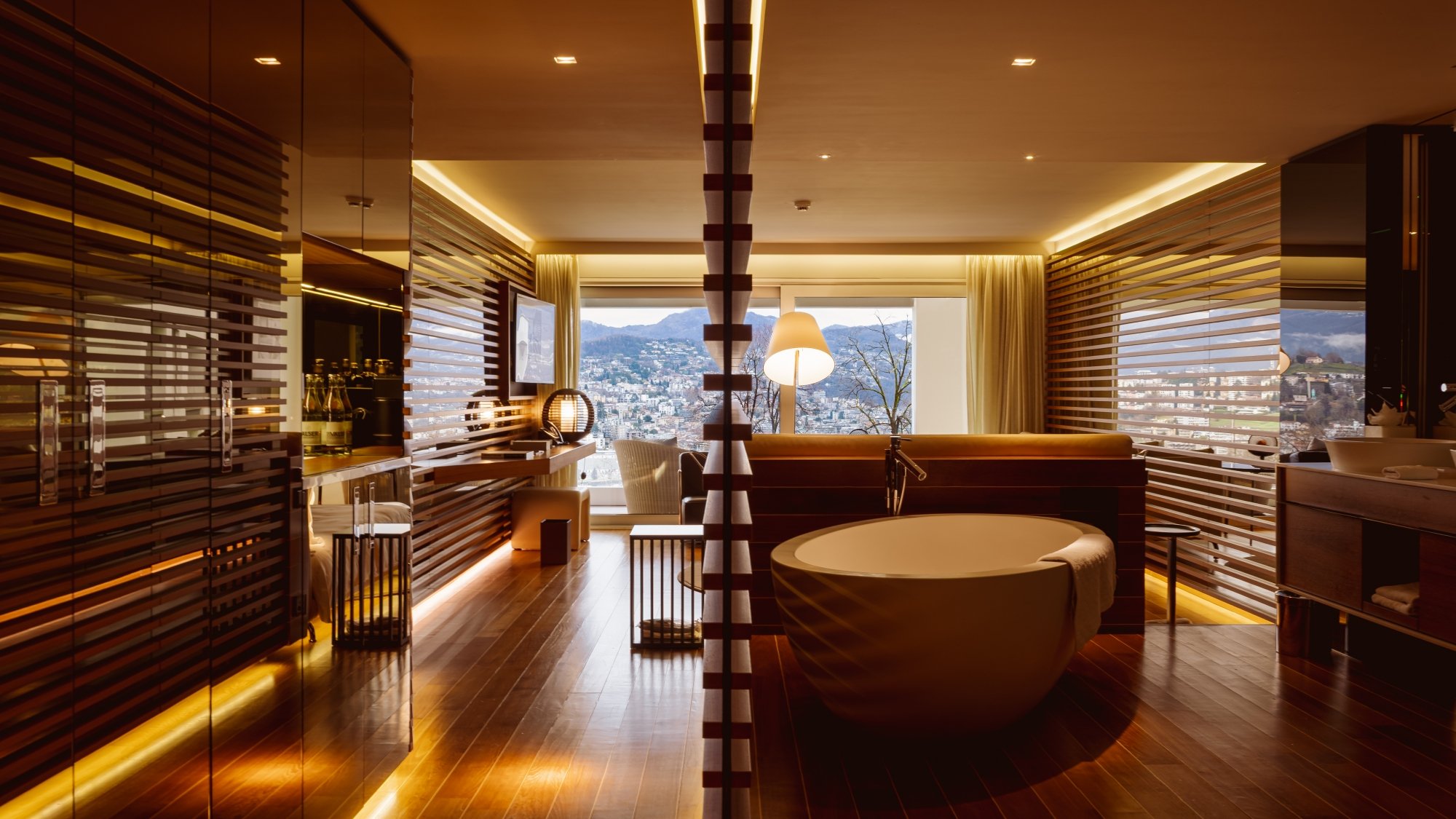 Julie-Mayfeng-Lugano_The_View00007.jpg