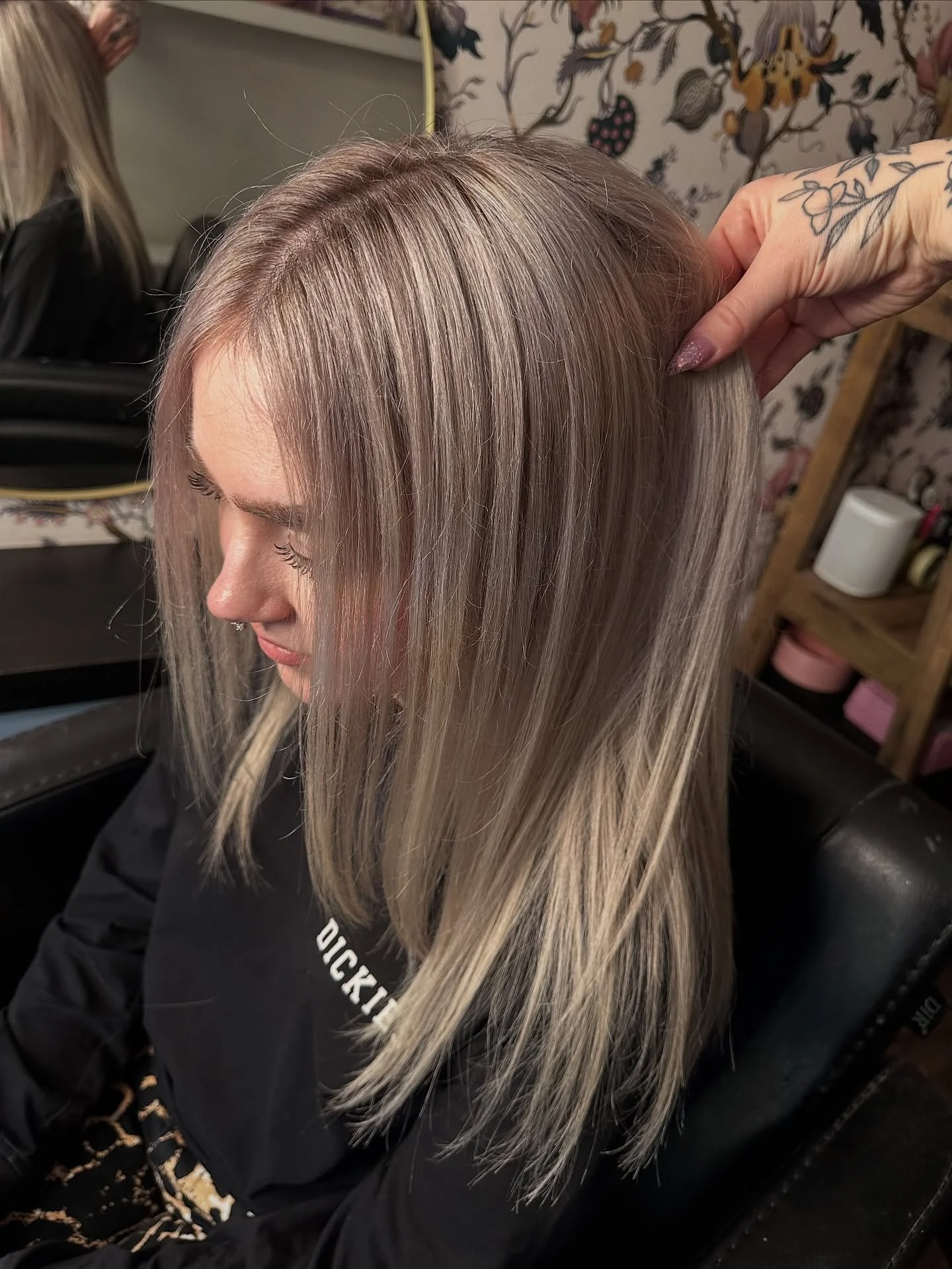 Over the past year I have converted Chloe into a more blended blonde, as I know she as she loves the rooted regrowth vibe☺️

I only see her a couple times a year and with this technique, there is no stress when it comes to timings and extra large reg