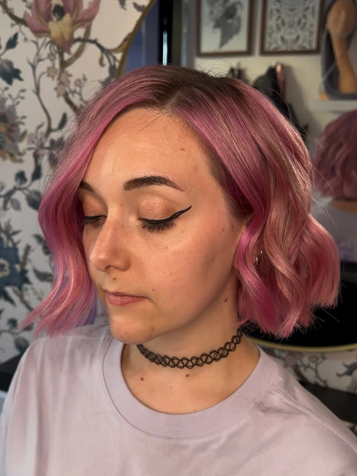 Another day, another juicy foil stack💅🏻

After growing her previous hair colour fully out, Sam wanted a full head of maximum impact colour but with a softer root✔️

I used her natural hair colour to create a diffused root shadow, ensuring this hair