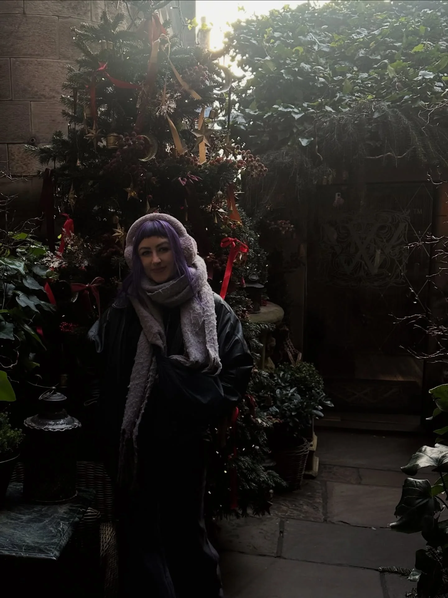 Merry Christmas &amp; Happy New Year to all my lovely clients and hairdressing friends 🥰🎄

Feeling extra festive this year with Christmas decorations in our first home ✨

Plus 4 nights in Edinburgh that honestly felt like being in Hogwarts 🥹✨

Jus