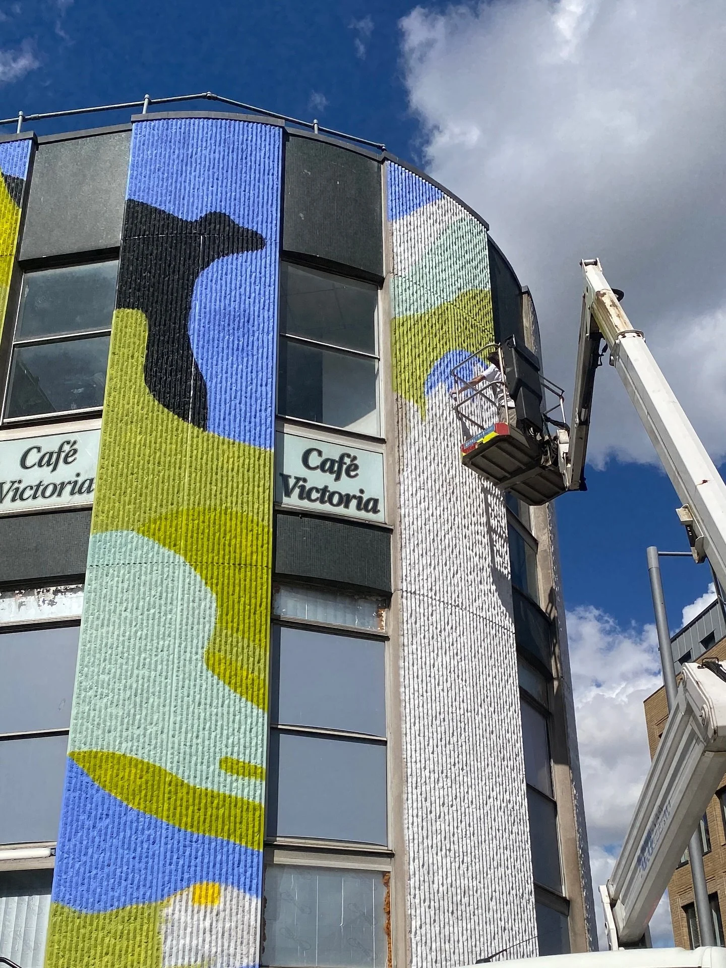 🎨 The streets of Nottingham are coming to life! Work kicked off last week on some massive new murals for Art Fest Nottingham and not even the weather could slow us down. 💪🔥

From Victoria Centre through Hockley to Disco Bowl and down to Sneinton M