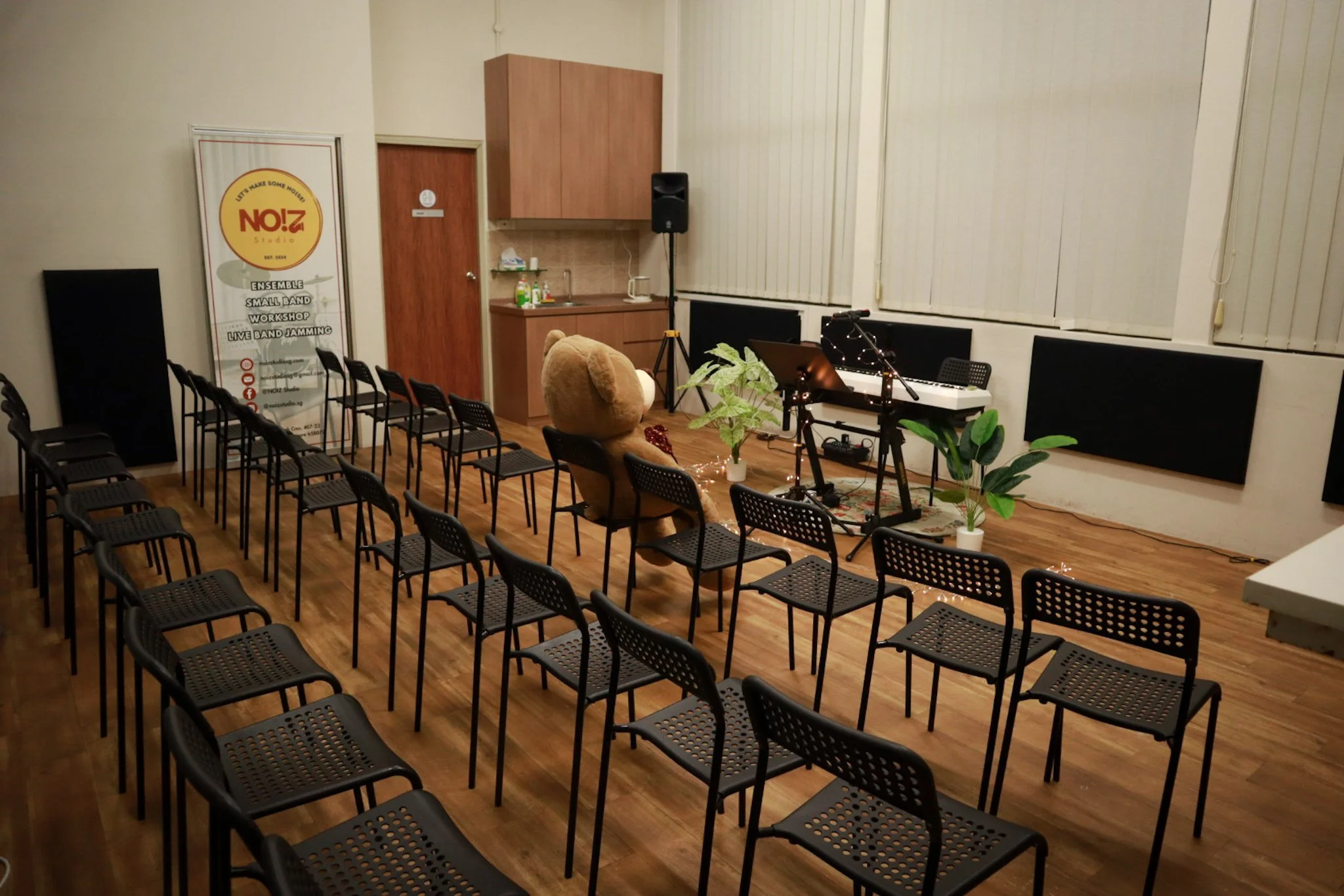 suitable to host intimate performance or event