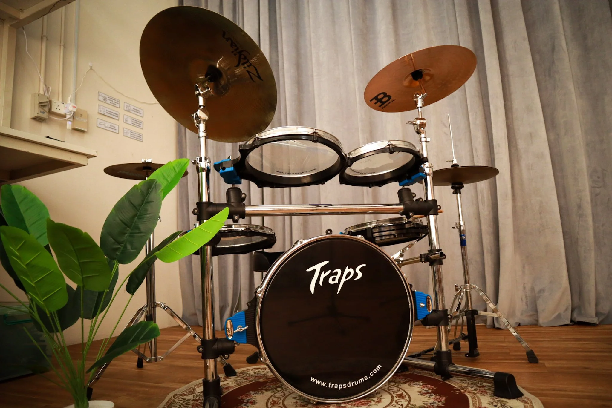 Traps Compact Drumset