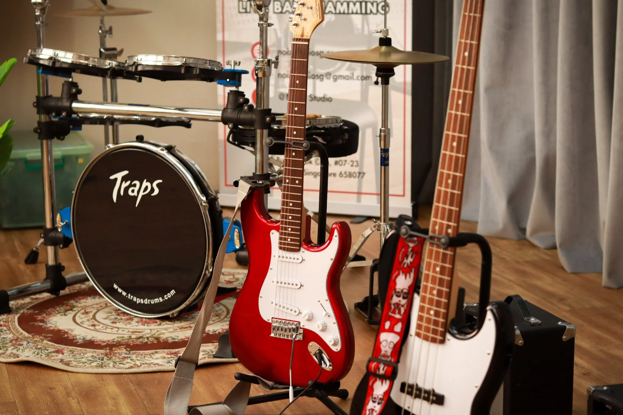 Electric guitar and Bass Guitar