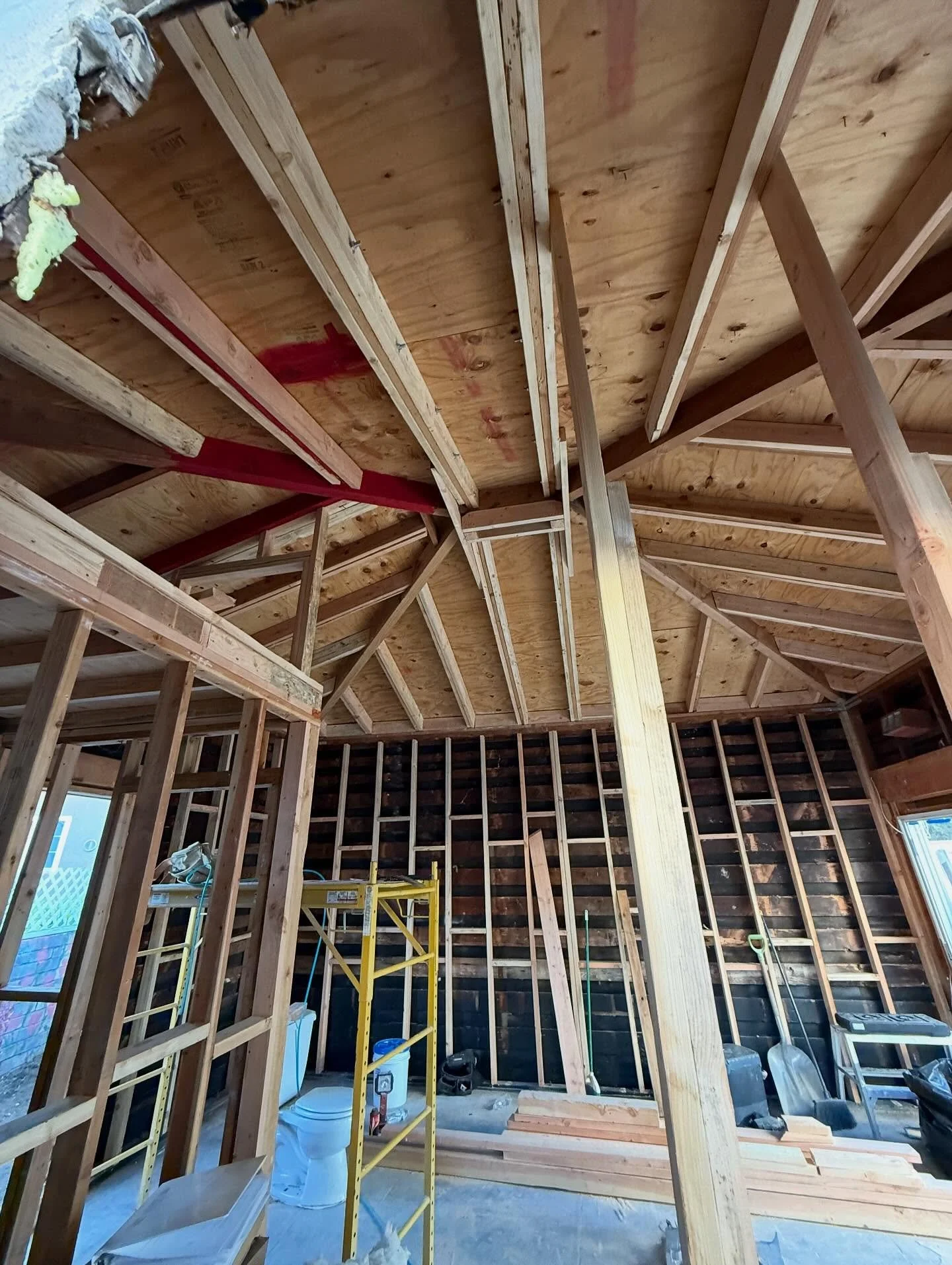 WHAT&rsquo;S UP W/WAH?? Check out what we&rsquo;ve been up to 👇🏻
.
.
1: ADU BOO 
2: SITE VISITS IN OUR LATEST PROJ
3: FURNISHING IN MISSION HILLS 
4. LOTS OF FILMING W/ @jovannoyy 
5. PERMITS APPROVED/JAN DEMO! 
6. THE CUTEST YELLOW SINK IN LA MESA