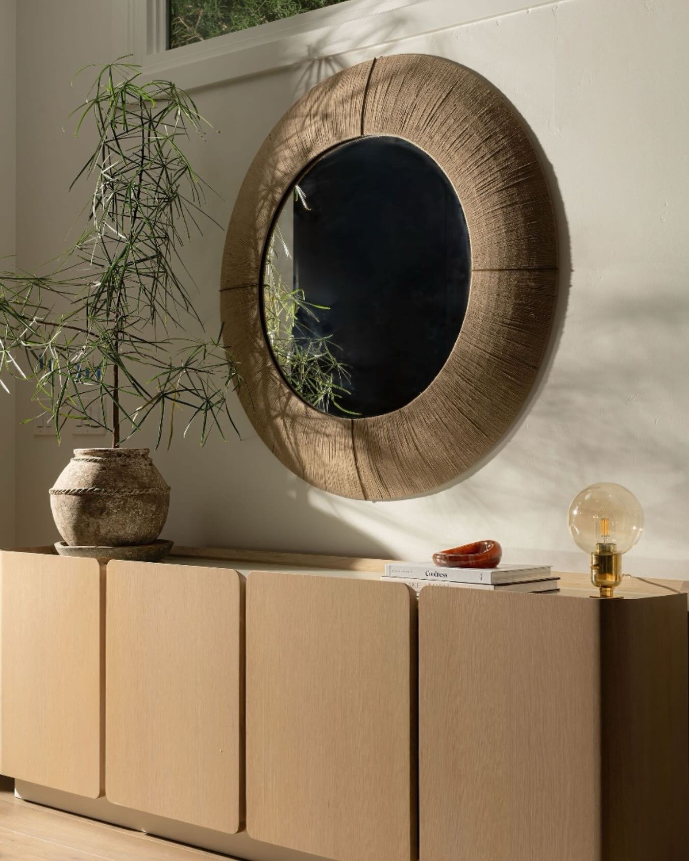 REPEAT AFTER ME.
.
.
1. Today is going to be a great day. 
2. Something cool is going to happen to me today. 
3. Whatever comes my way, I can handle it. 

It&rsquo;s the final month of the year, let&rsquo;s make it count 🙌🏻

📸 @jennajophoto