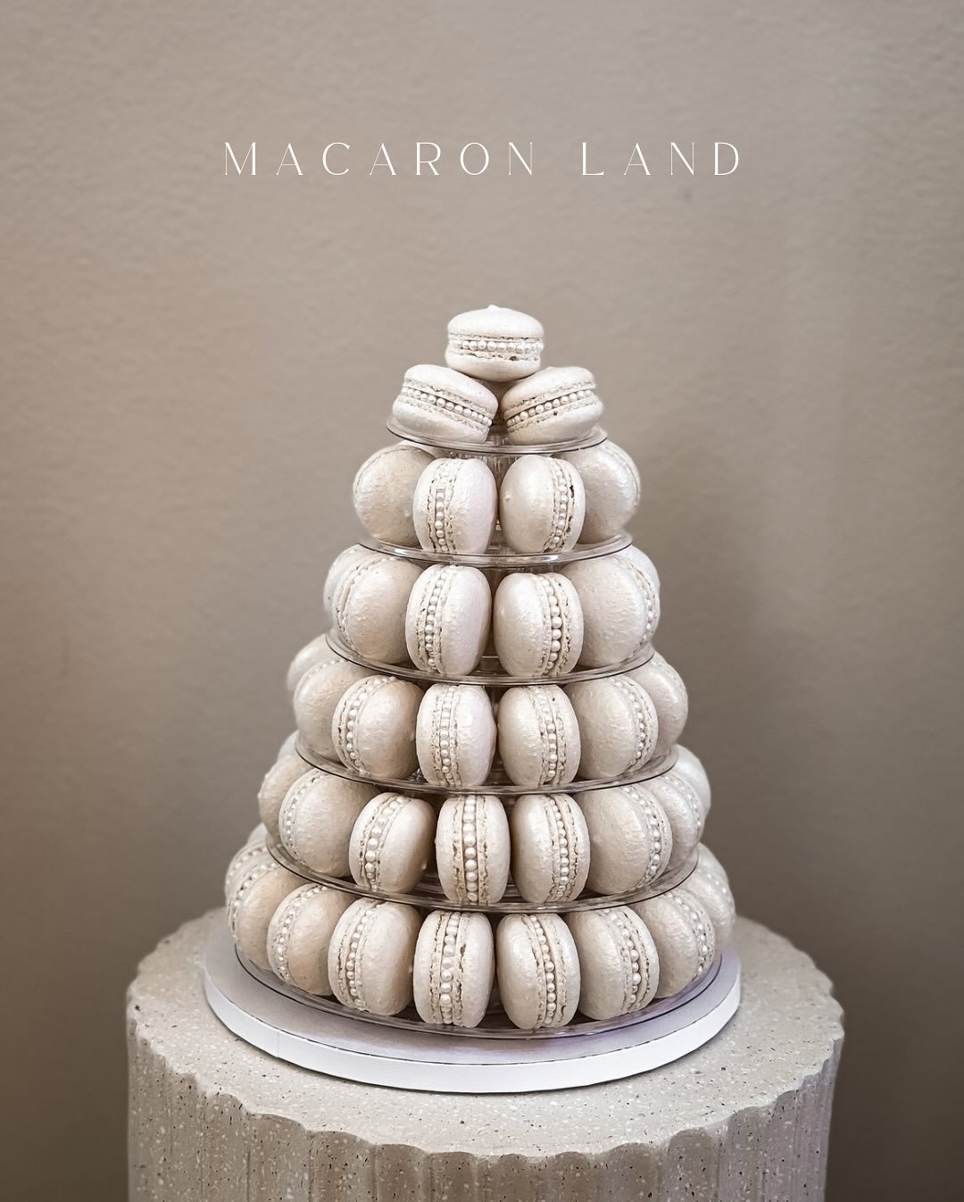 6 tiers macaron stand with pearl design 🤍

.
.
.
.
.
#macarons #macaron #macaronsofinstagram #macaronstagram #macaronlover #macaroncollab2025#macaronlove #macaronart #macarontower #macaronshop #macaronbox #macaronaddict #macarongram #macaron_homemad