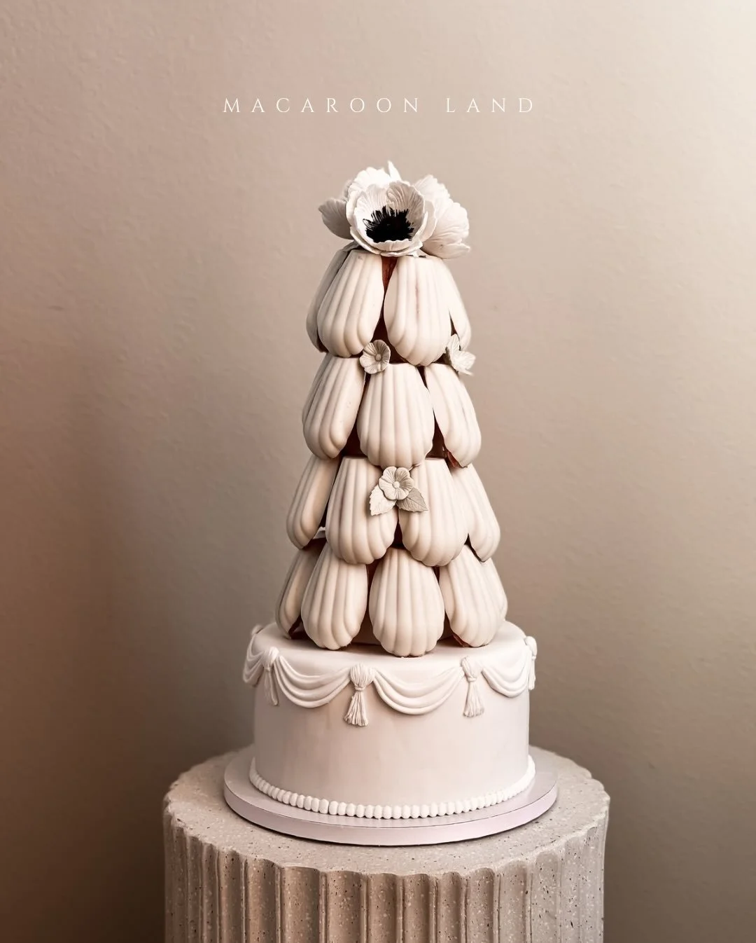 The 12&quot; madeleine tower with base🤍

.
.
.
.
.
#madeline#macaron #macaronsofinstagram macaronstagram macaronlovermacaroncollab2025macaronlove macaronart macarontower macaronshop macaronbox macaronaddict macarongram macaron_homemade macarontowers