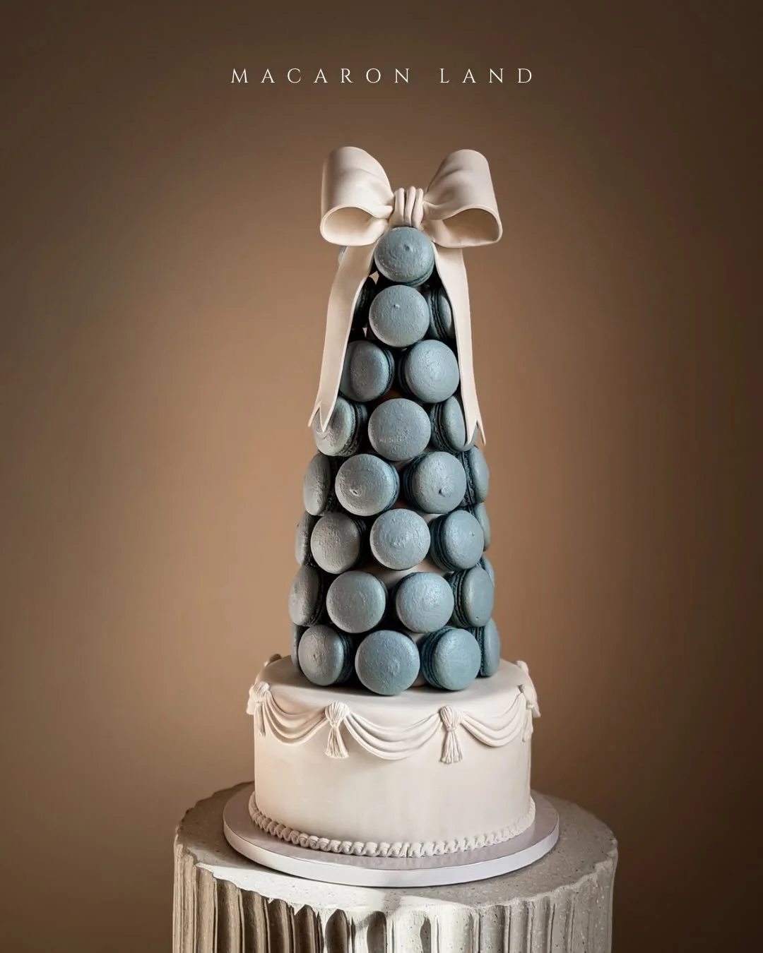 12&rdquo; macaron tower with base💙

.
.
.
.
.
.
.
#macarons #macaron #macaronstand