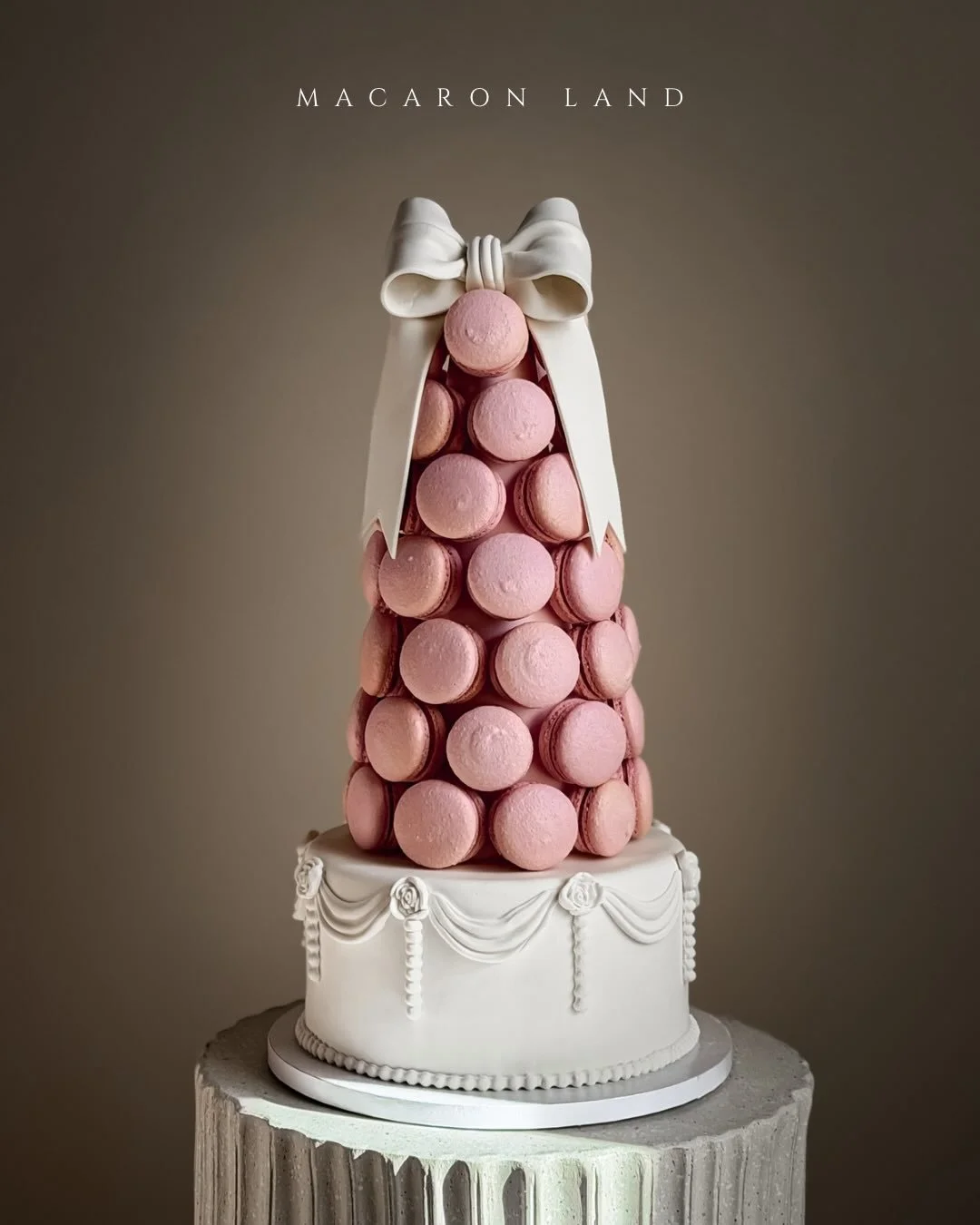 12&rdquo; macaron tower with base 💗

.
.
.
.
.
.
.
.
#macarons #macaron #macaronstand