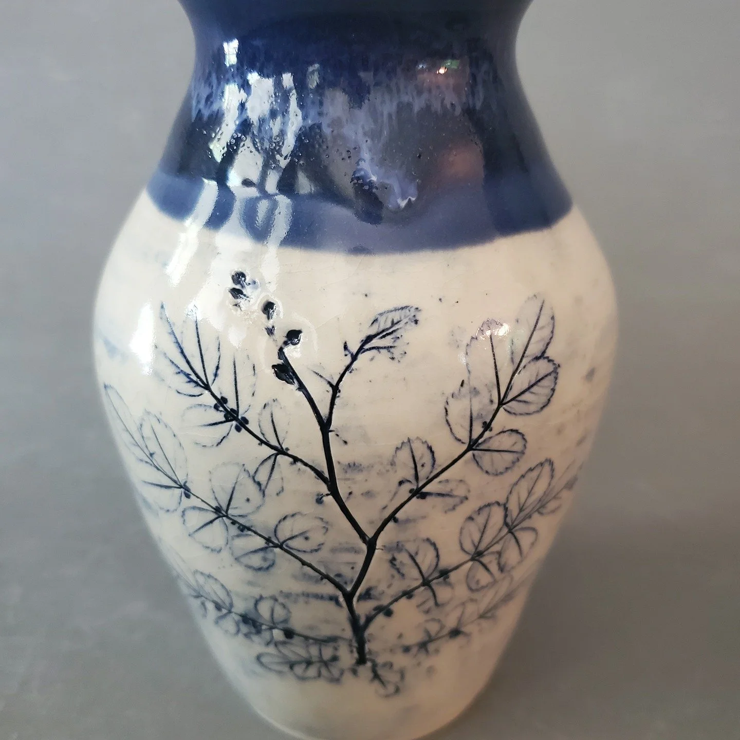 This beautiful vase was created by imprinting wild rose branches with rose buds picked during a walk in the woods. Blue underglaze was used to enhance the leaf imprint.

#visitoccoquan
#dcgallery #shoplocalshopsmall #shoplocally #artistsundertakingga
