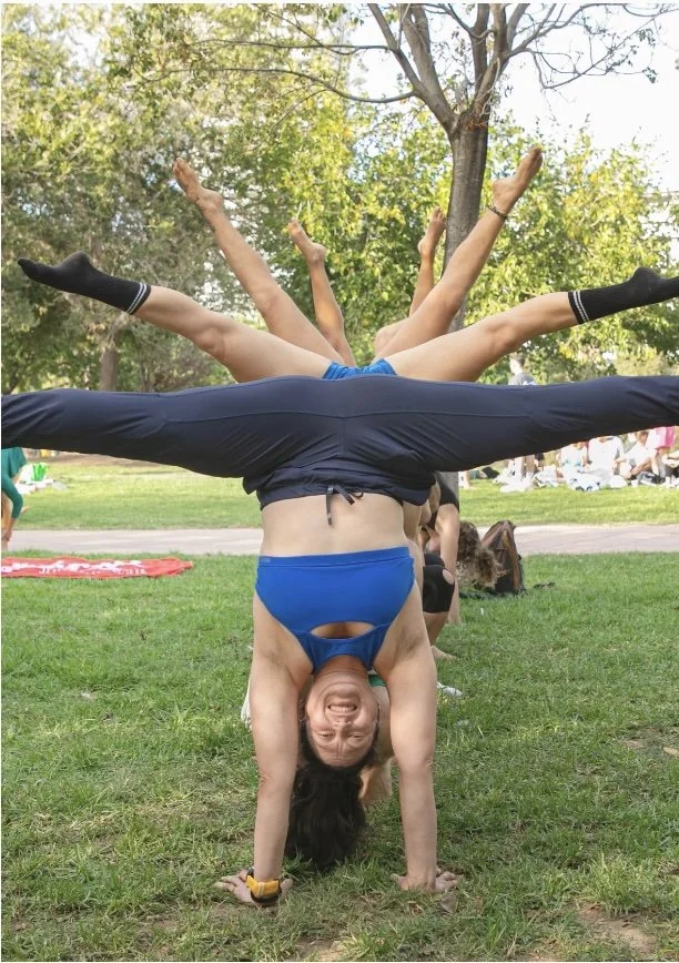 Handstand Fiesta Valencia community event group photo
