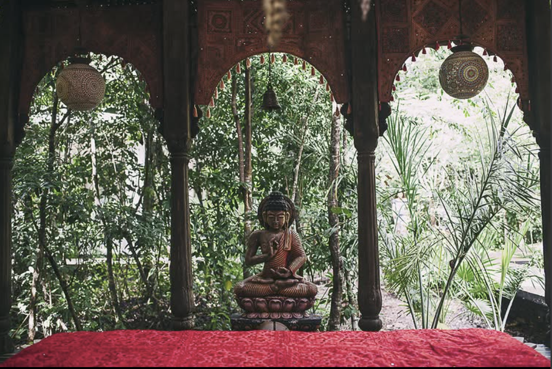 Buddha statue, archway