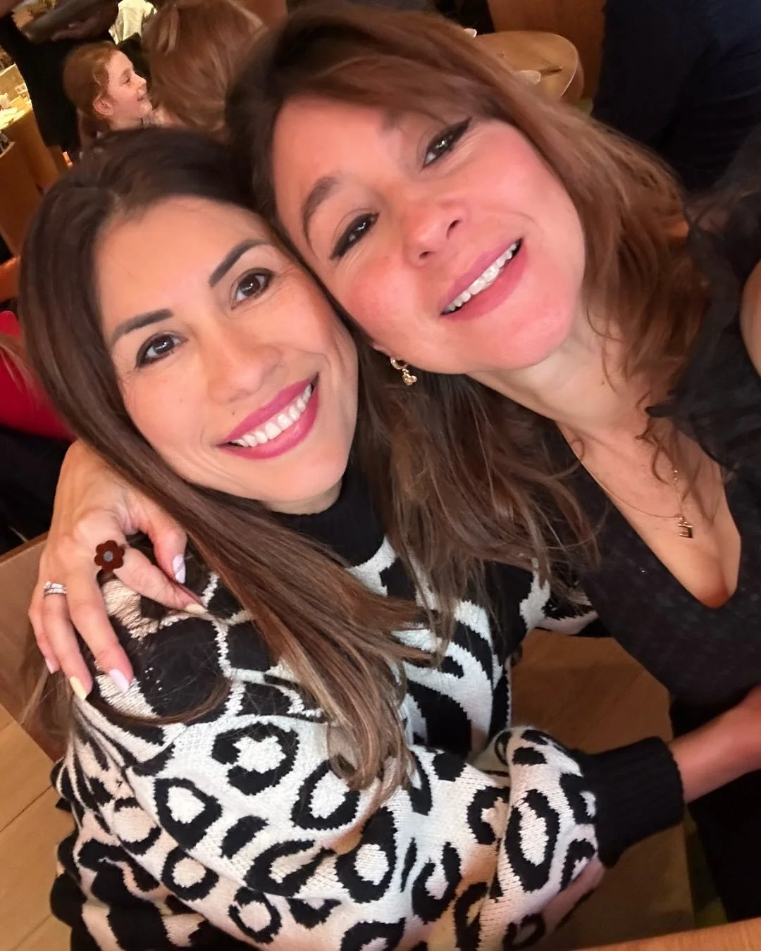 Joys of life 🤩 and highlights of winter 🎄🎉birthday celebrations and Ice skating at one of my fave places @somersethouse ~ the atmosphere there is sooooo good and Christmas in Covent Garden is so so pretty having the best time with @adrianita27ster