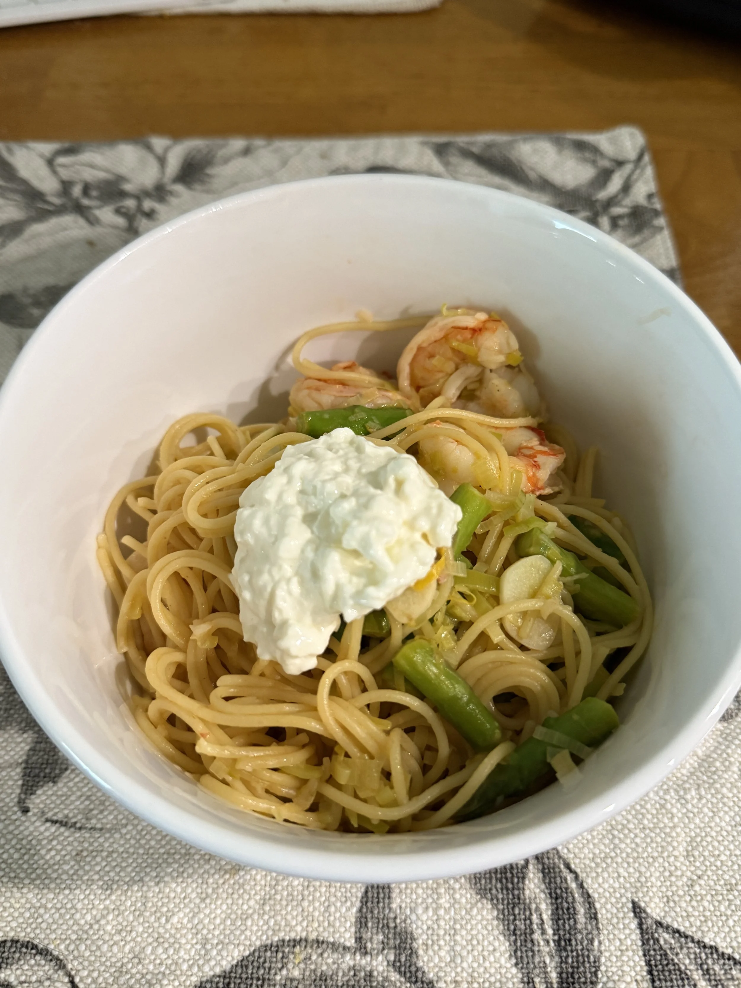 Spring Pasta Primavera with Shrimp, Asparagus, Lemon topped with Stracciatella from recipe blogger Salud