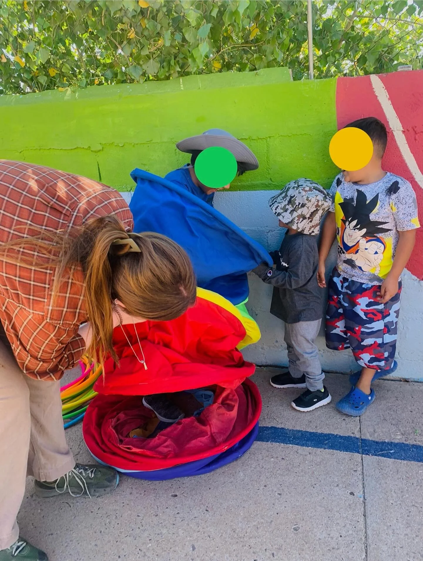 Una nueva pista de obst&aacute;culos divertidos en CMTN.
Los ojos tapados y una persona gui&aacute;ndote. Nada podr&iacute;a salir mal. Pero que sorpresa nos llevamos todos al verlos confiar y dejarse guiar.
Despu&eacute;s una partida de basquetbol d