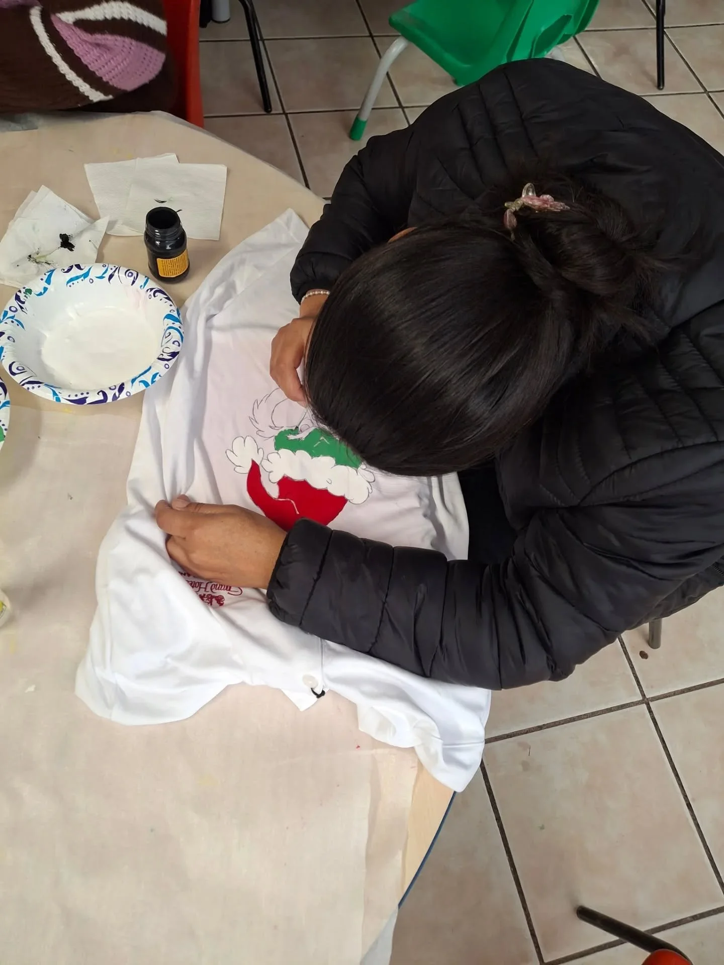 Nos estamos preparando para nuestra posada! ✨🎄

Todos unidos pintando nuestro atuendo especial, estamos emocionados de compartir este momento y por ello lo acompa&ntilde;amos de arte.
Ni&ntilde;os, ni&ntilde;as, madres, maestras, voluntarios, todos 