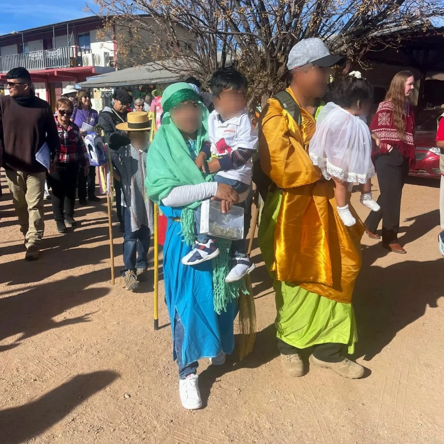 Mar&iacute;a y Jos&eacute; recorrieron un camino de incertidumbre, tocando puertas en busca de un lugar seguro para el nacimiento de su hijo. Hoy, ese camino no es solo una historia del pasado; es el presente de miles de personas migrantes que transi