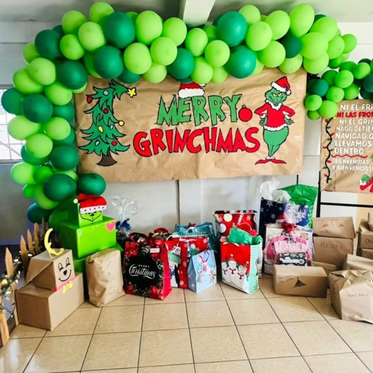 La Navidad y Santa Clos han llegado al albergue Casa de la Misericordia y de Todas las Naciones! 🎄🎅🏻

Que esta temporada est&eacute; llena de bendiciones para todos. Les enviamos nuestros mejores deseos y les deseamos una muy Feliz Navidad

☃️❤️✨
