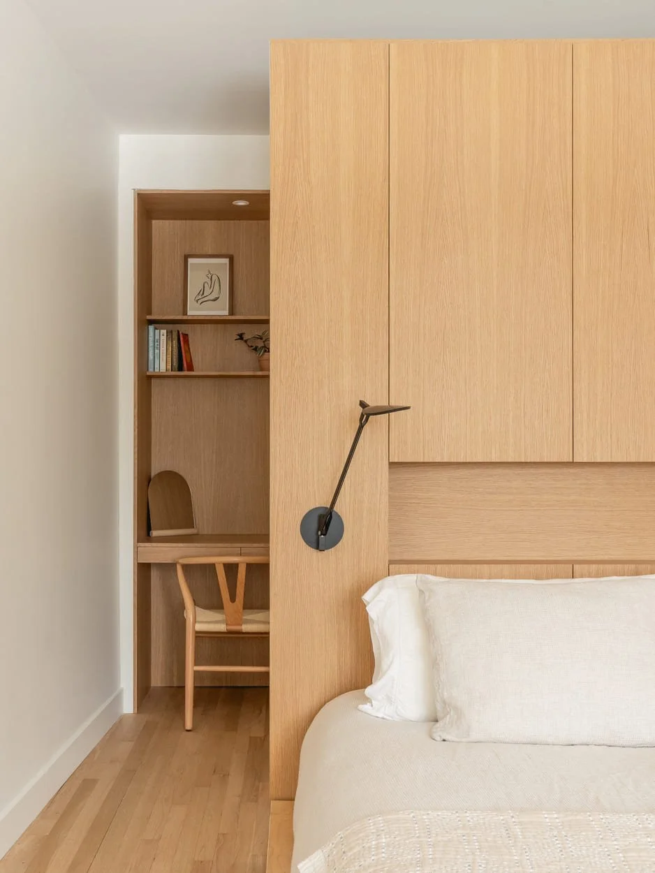 Roselyn-tete-de-lit-placage-chene-chambre-Cassia-Construction.jpg