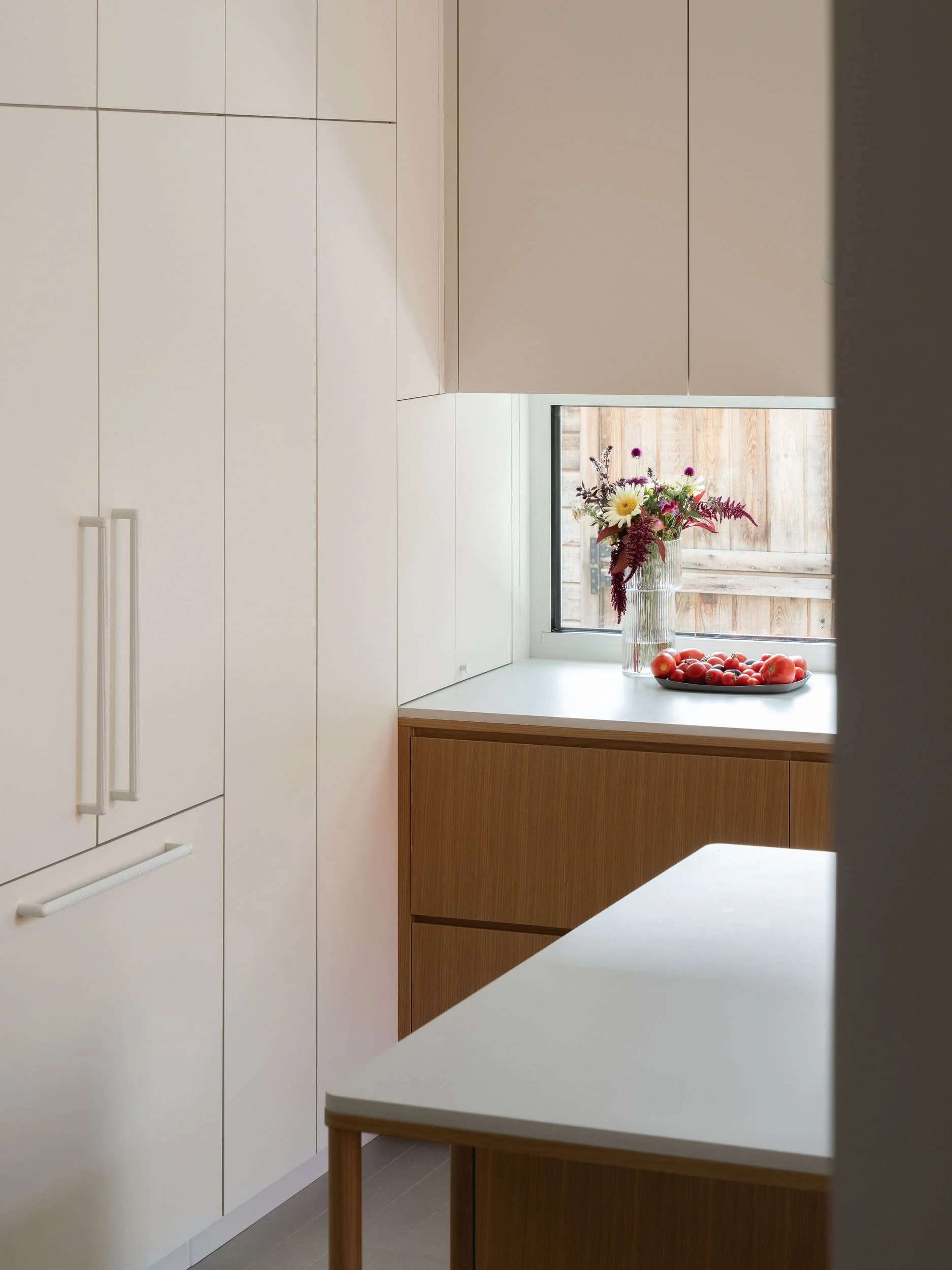 Cartier-armoires-cuisine-fenetre-Cassia-Construction.jpg