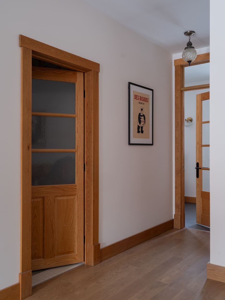 Chambord-porte-bois-recuperee-corridor-Cassia-Construction.jpg