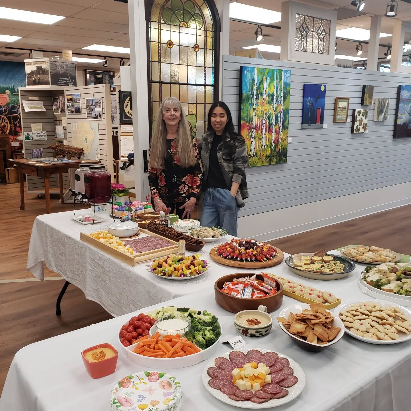 Today's light refreshments at the Awakening opening reception are beautifully curated by @sugarkelpstudio and @rita_loehr_art 

#artinthecommunity
#artshow
#openingreception
#pearlellisgalleryevent #thepearlcomox