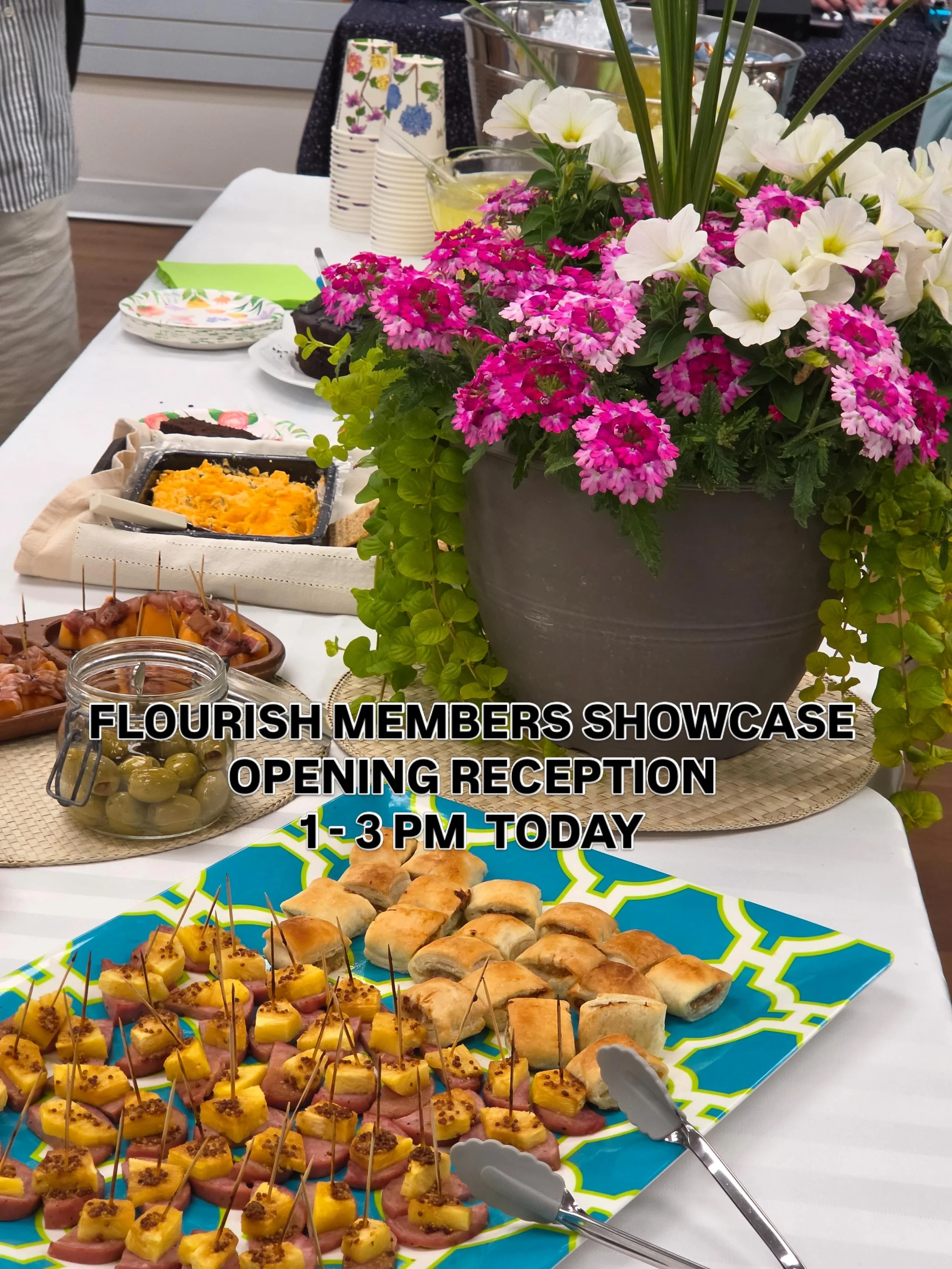 On now😃🎉🎨 Join us today until 3pm for the Flourish Members Showcase opening reception.

Pearl Ellis Gallery 1729 Comox Ave 
Gallery Hours Tuesday through Saturday 10am - 4pm

#pearlellisgallery #comoxvalleyarts #downtowncomox #artreception #artsho