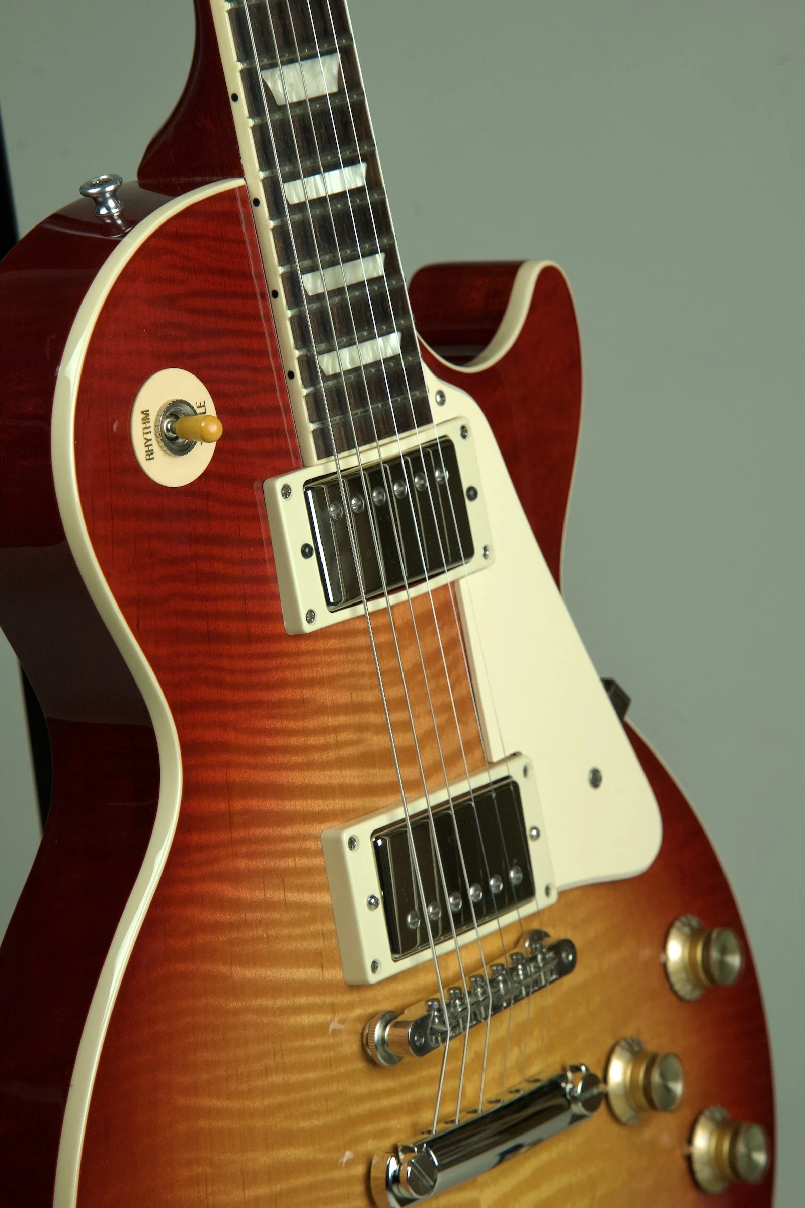 Used Gibson Les Paul 60s Standard Cherry burst Electric Guitar10.jpeg