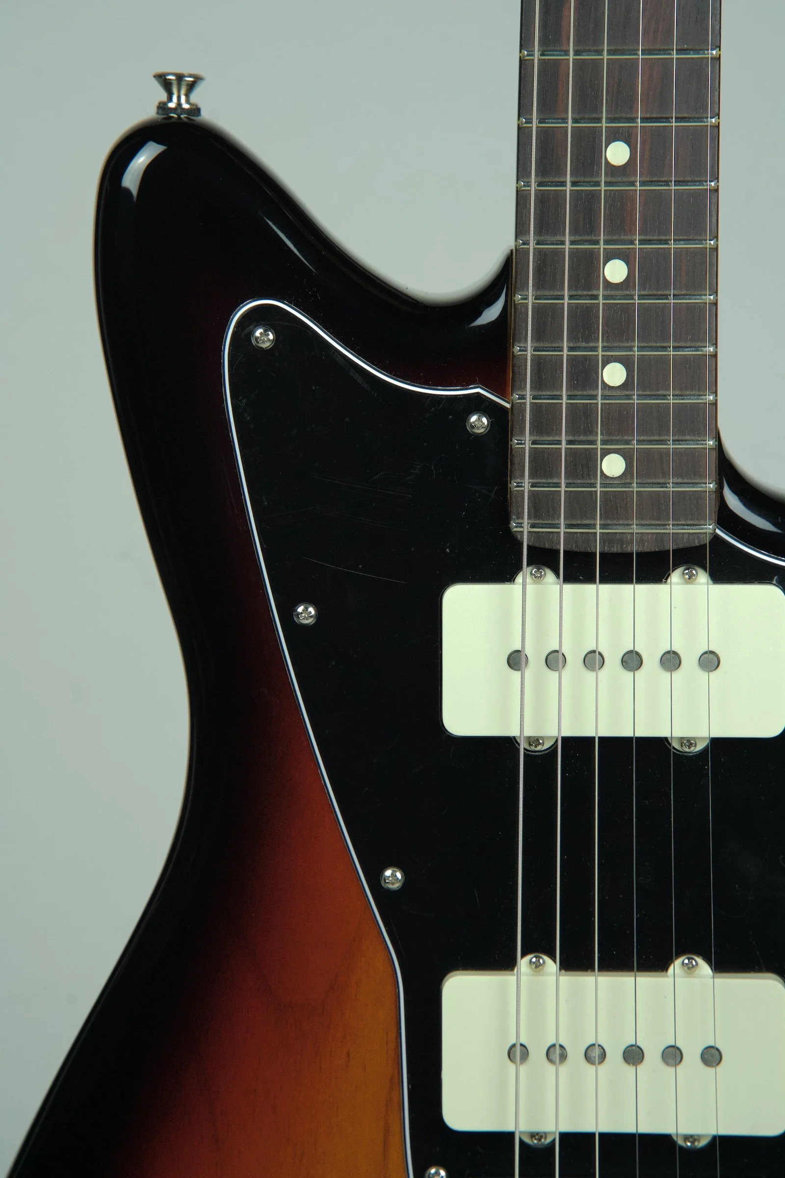 Fender American Professional Classic Jazzmaster - 3-Color Sunburst9.jpeg