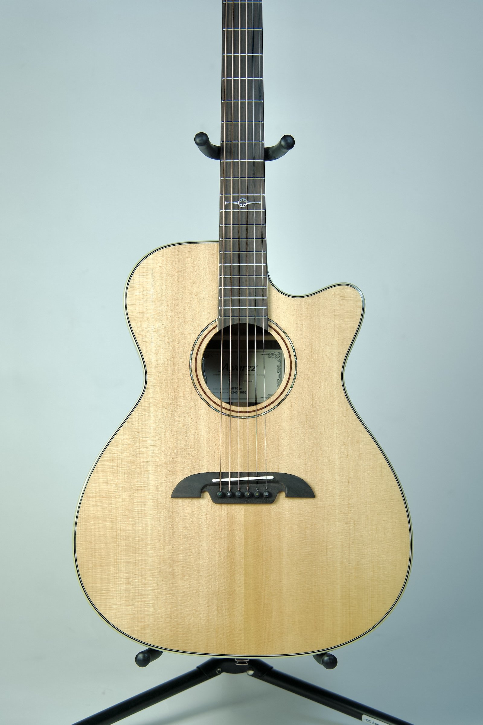 Alvarez Masterworks MF70CE Acoustic Electric Guitar2.jpeg