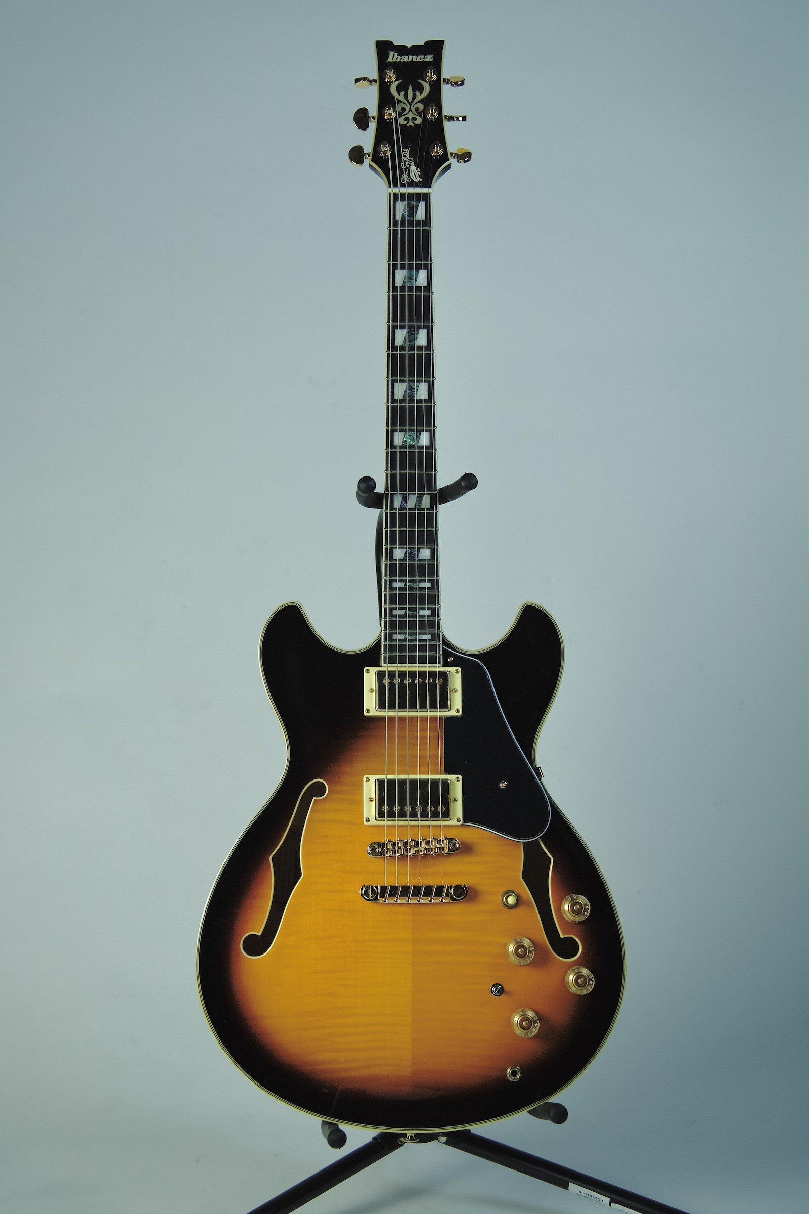 Ibanez_JS10EM_John Scofield_SemiHollow_Guitar1.jpeg
