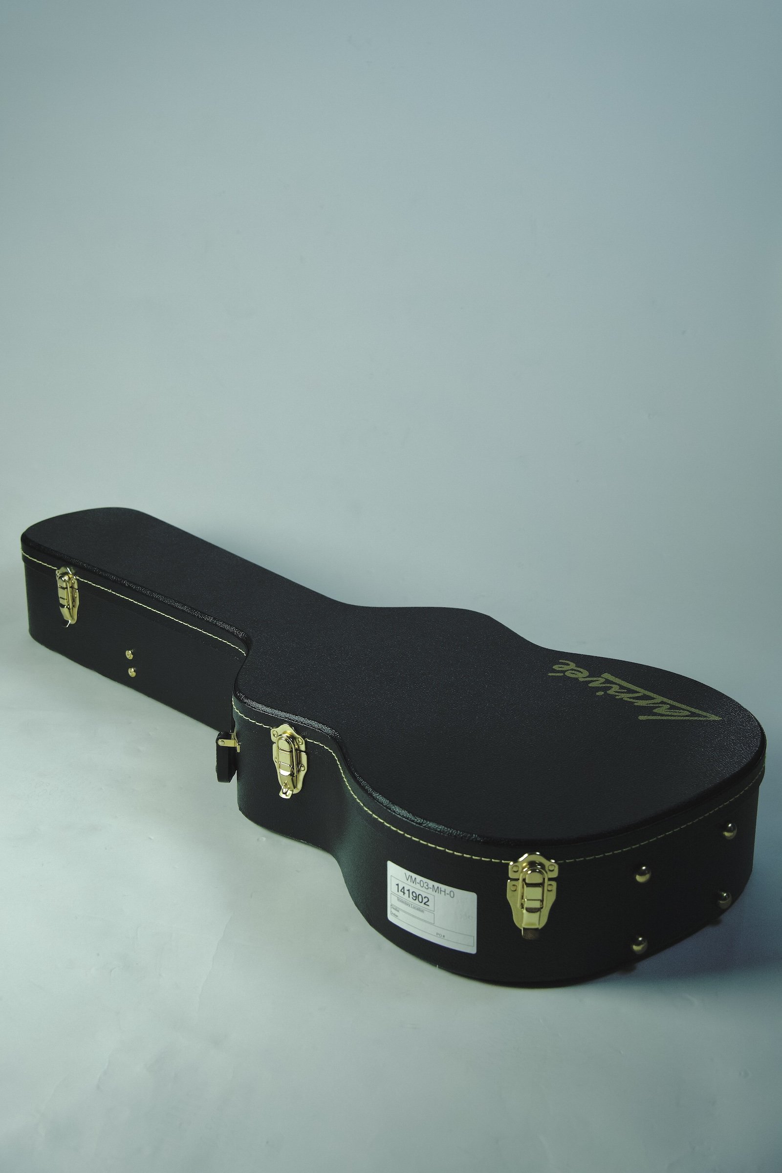 Larrivee_03-OMV_Mahogany_Acoustic Guitar15.jpeg