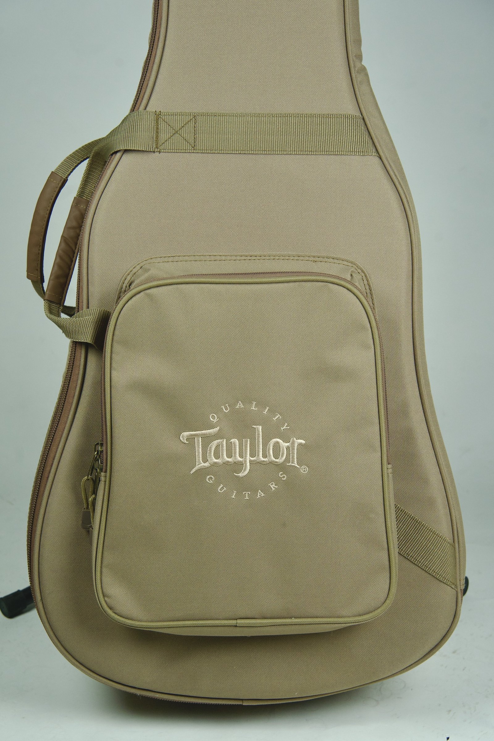 Taylor Deluxe Gig Bag2.jpeg