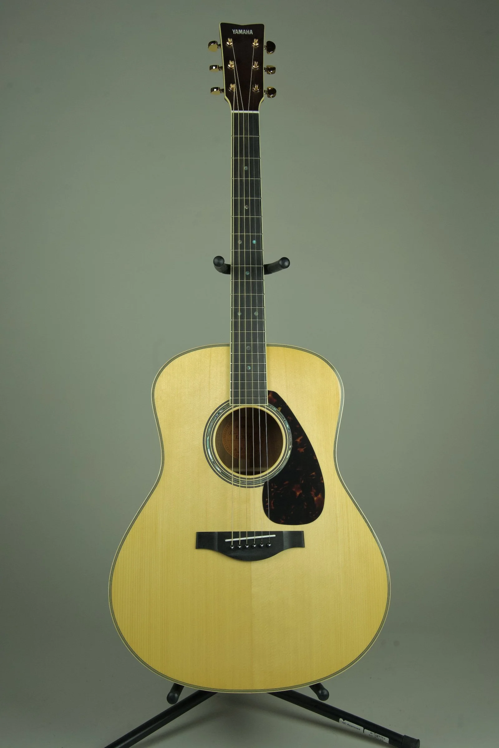 Yamaha LL16M ARE Original Jumbo Acoustic-electric Guitar - Natural1.jpeg