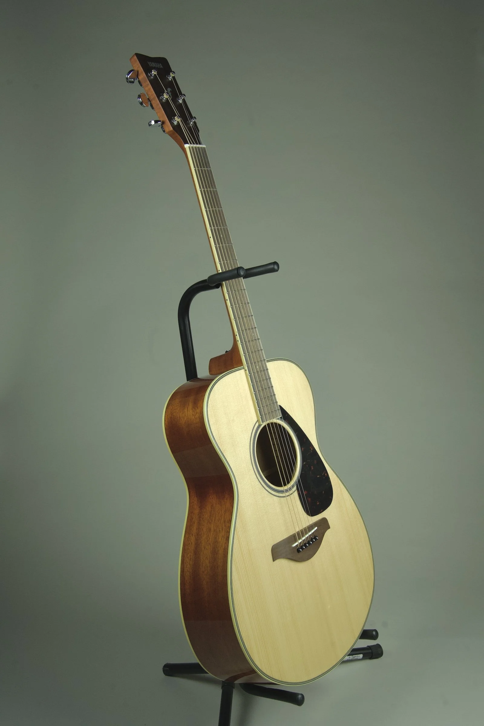 Yamaha FS820 Acoustic Guitar7.jpeg