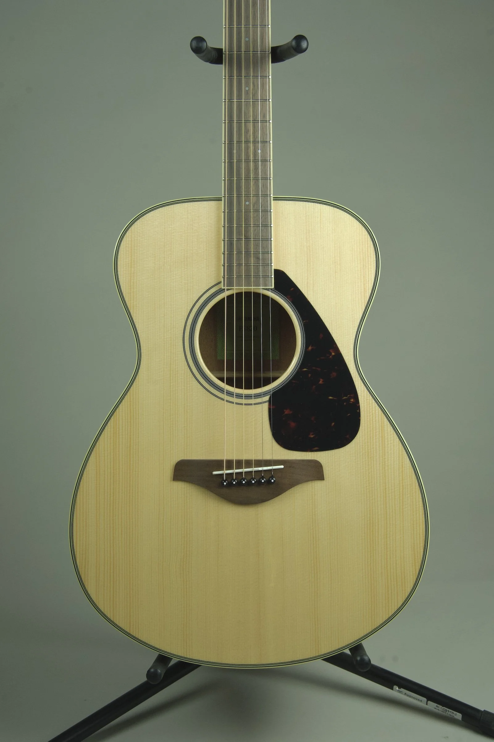 Yamaha FS820 Acoustic Guitar2.jpeg