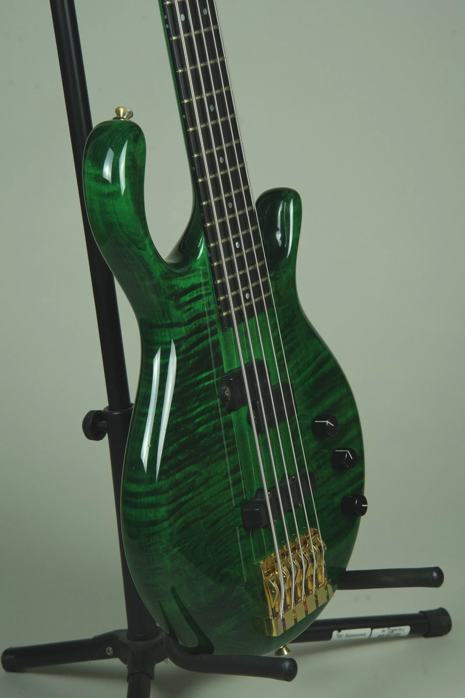 Pedulla MVP 5 String Bass Guitar25.jpeg