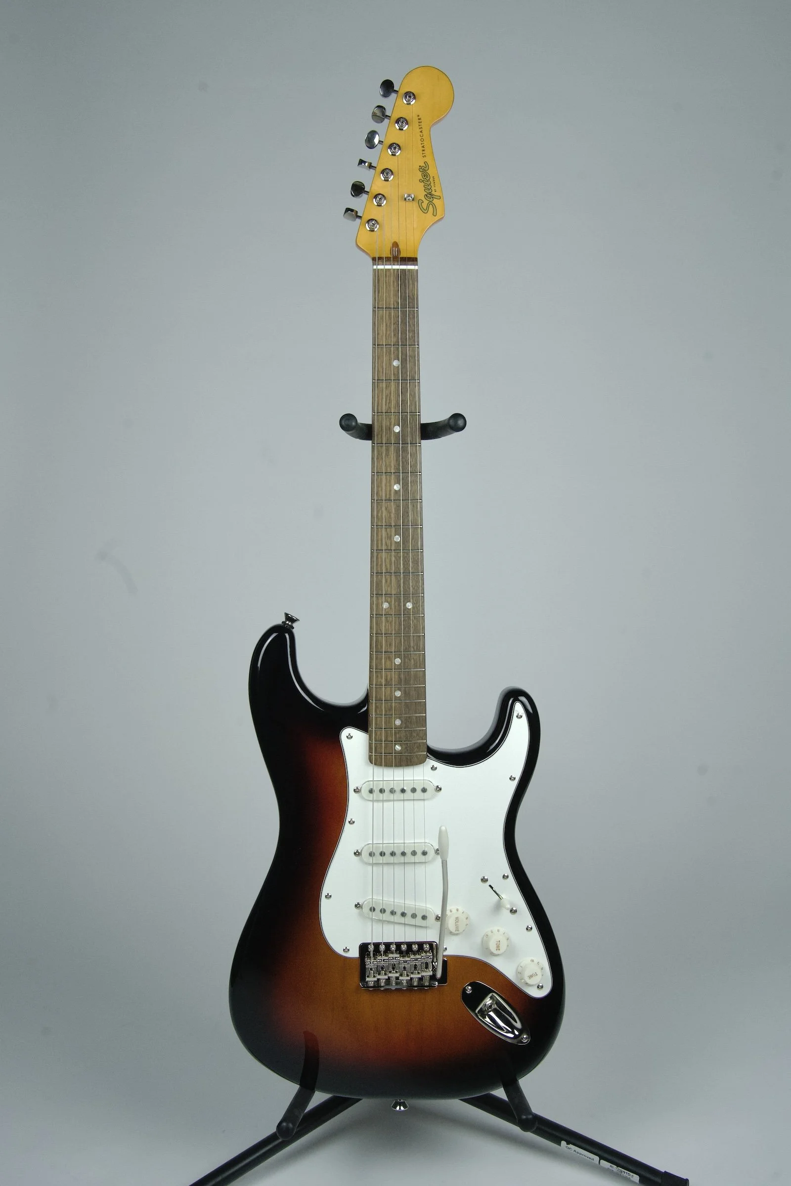 Squier Classic Vibe '60s Stratocaster - 3-Color Sunburst1.jpeg