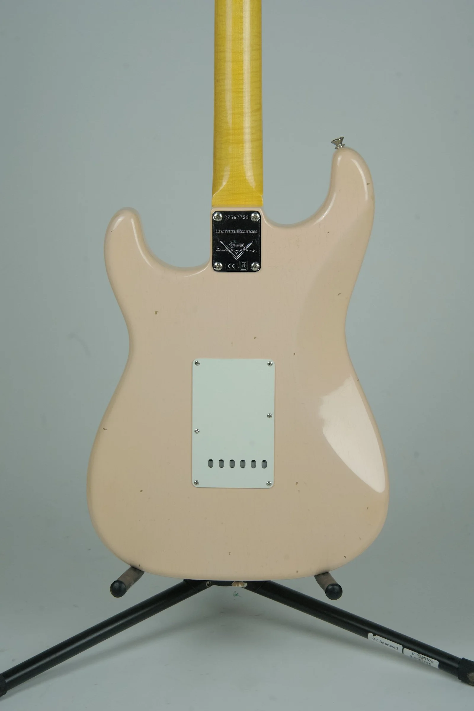 Fender Custom Shop Limited 1964 Stratocaster Journeyman - Aged Shell Pink12.jpeg