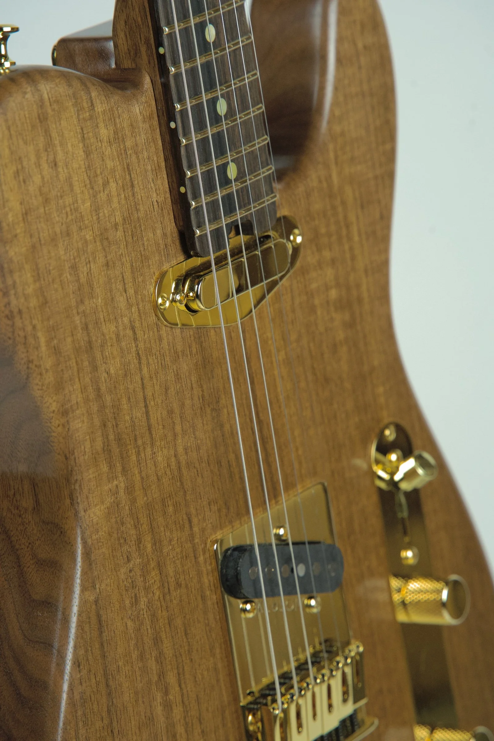 Stosh T-3 Electric Guitar - Natural Walnut14.jpeg