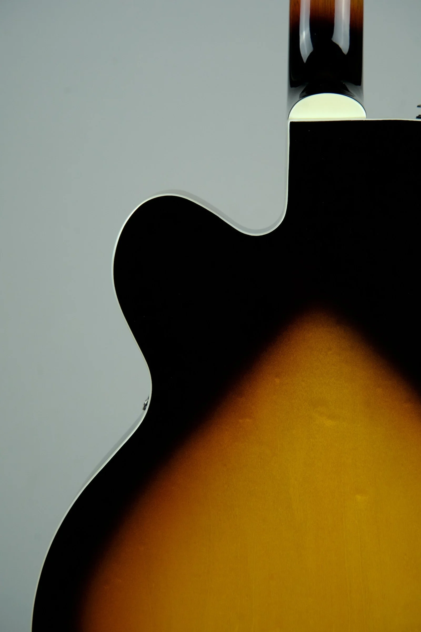 Used Gretsch Streamliner G2420 Tobacco Sunburst Semi-Hollowbody Electric Guitar 10.jpeg