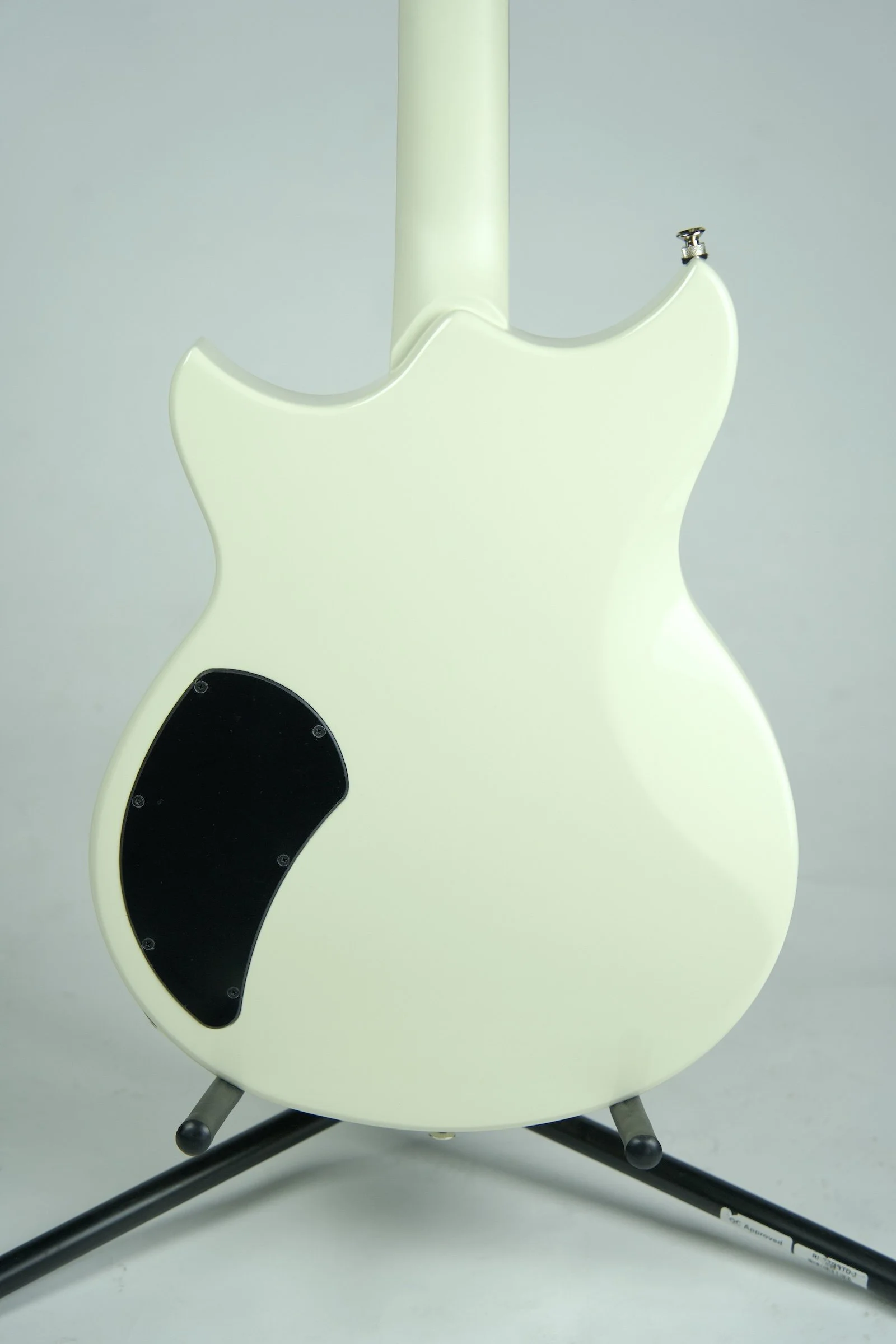 Yamaha Revstar RSE20 Electric Guitar Vintage White5.jpeg