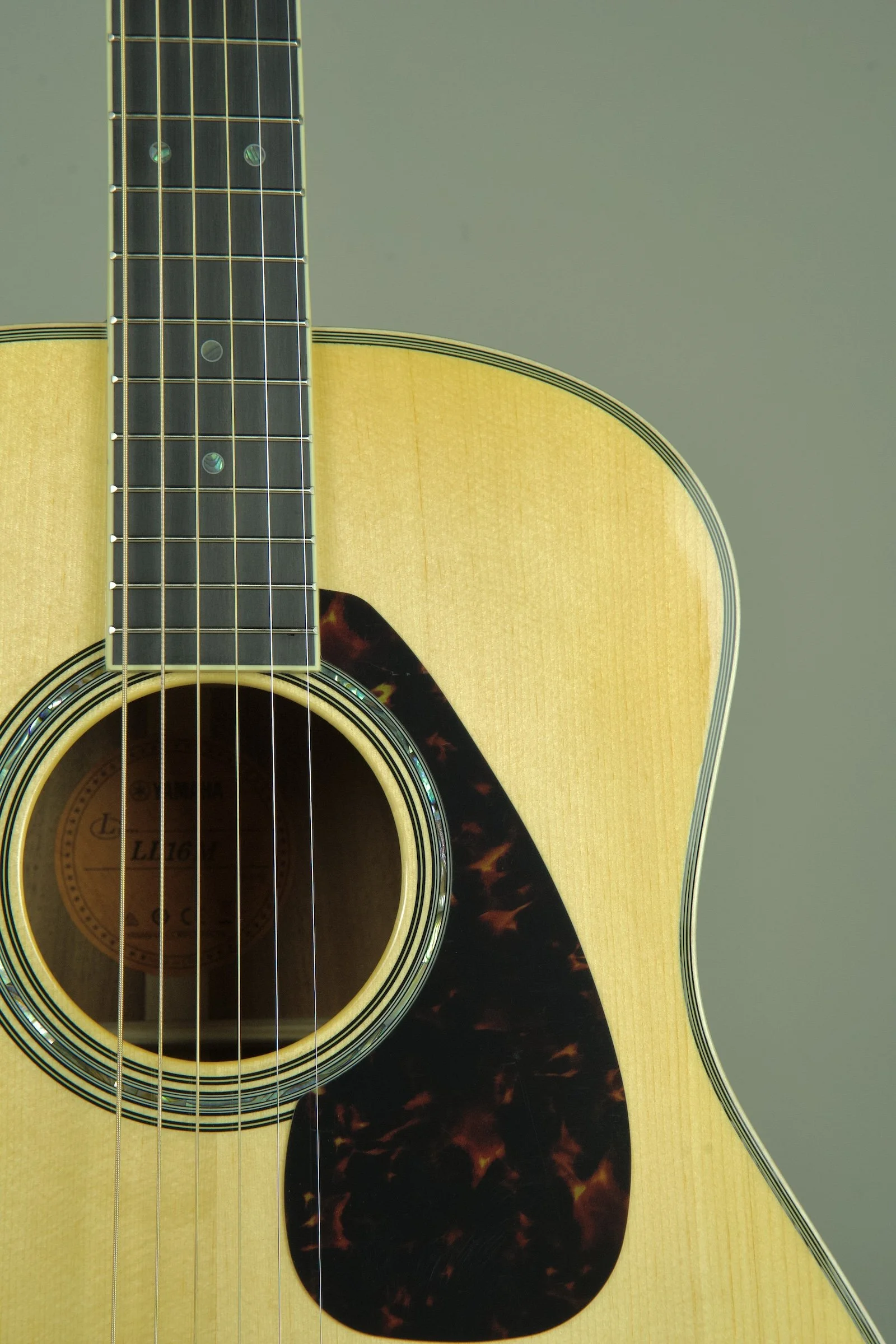 Yamaha LL16M ARE Original Jumbo Acoustic-electric Guitar - Natural7.jpeg