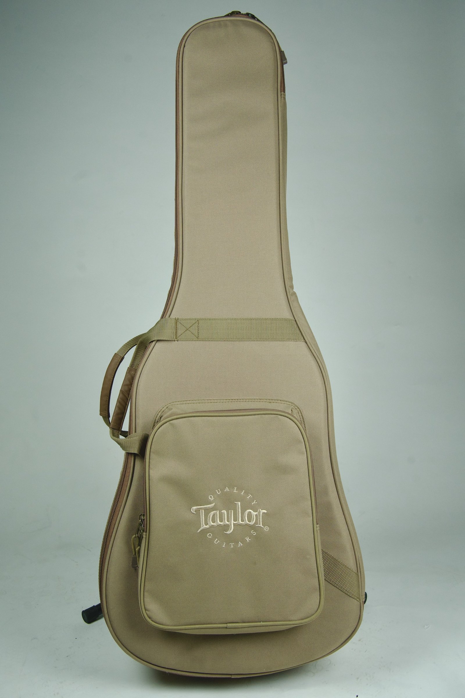 Taylor Deluxe Gig Bag1.jpeg