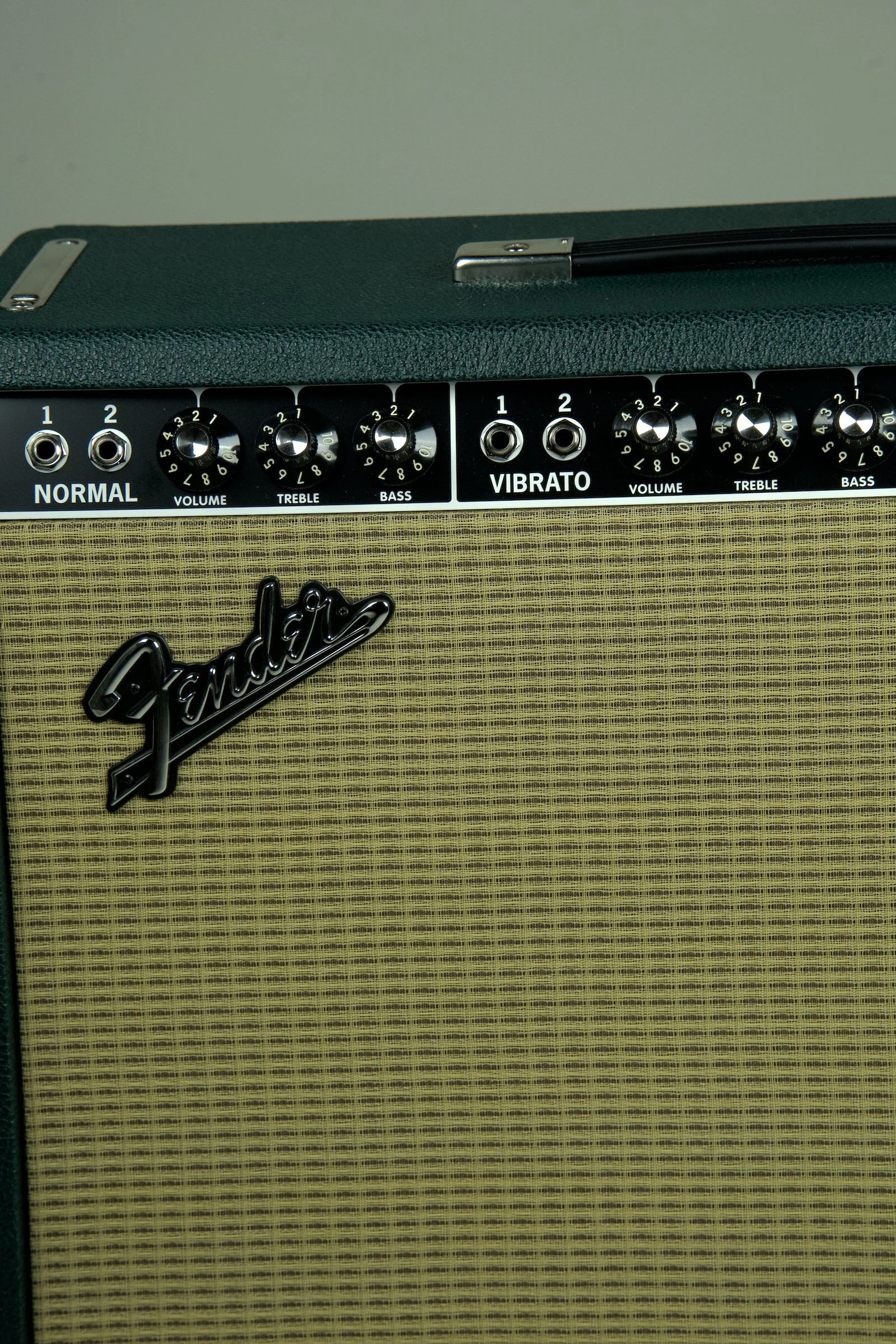 Fender Limited Edition Deluxe Reverb Amplifier - British Racing Green5.jpeg