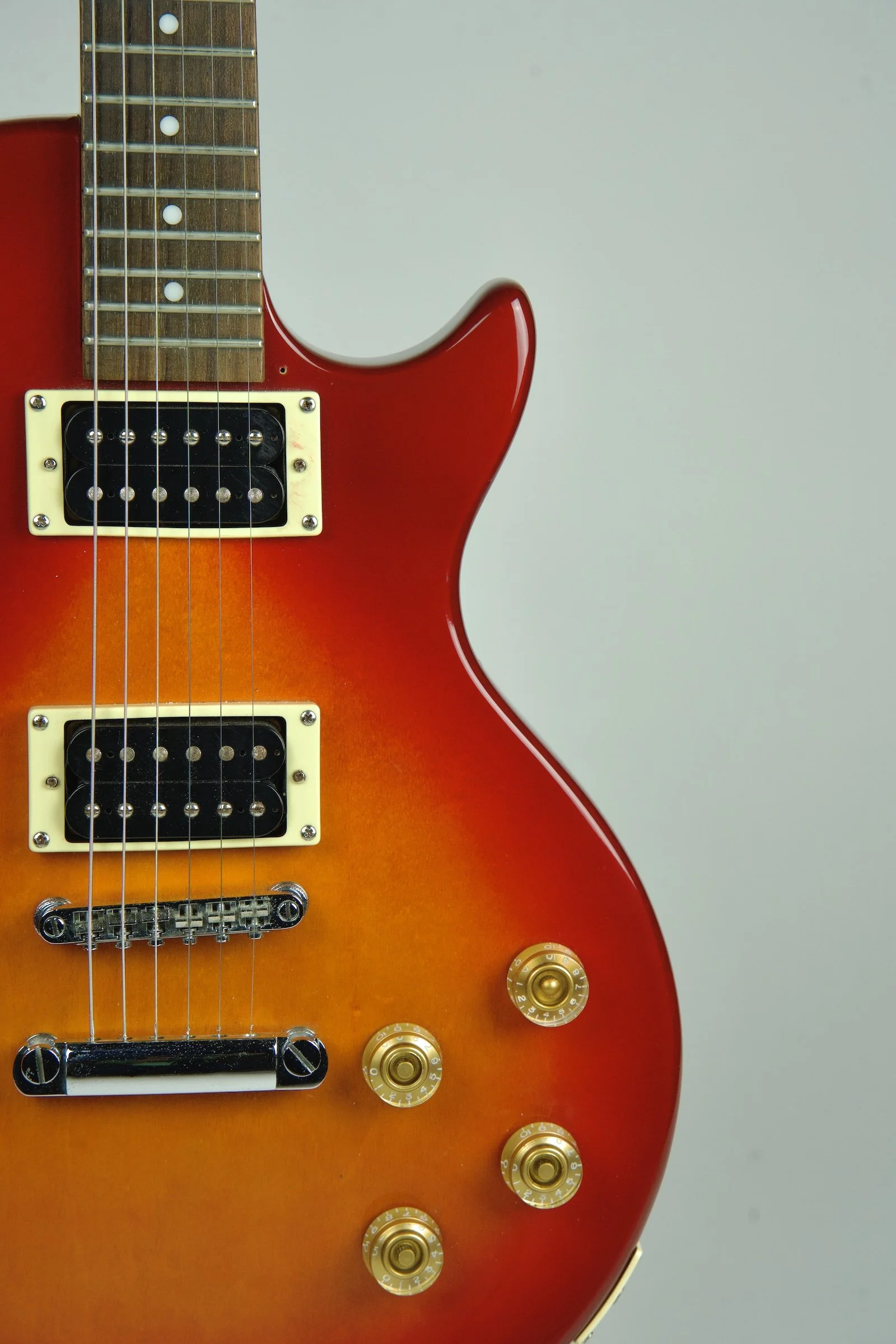 Used Epiphone Les Paul 100 Electric Guitar - Cherry Sunburst5.jpeg