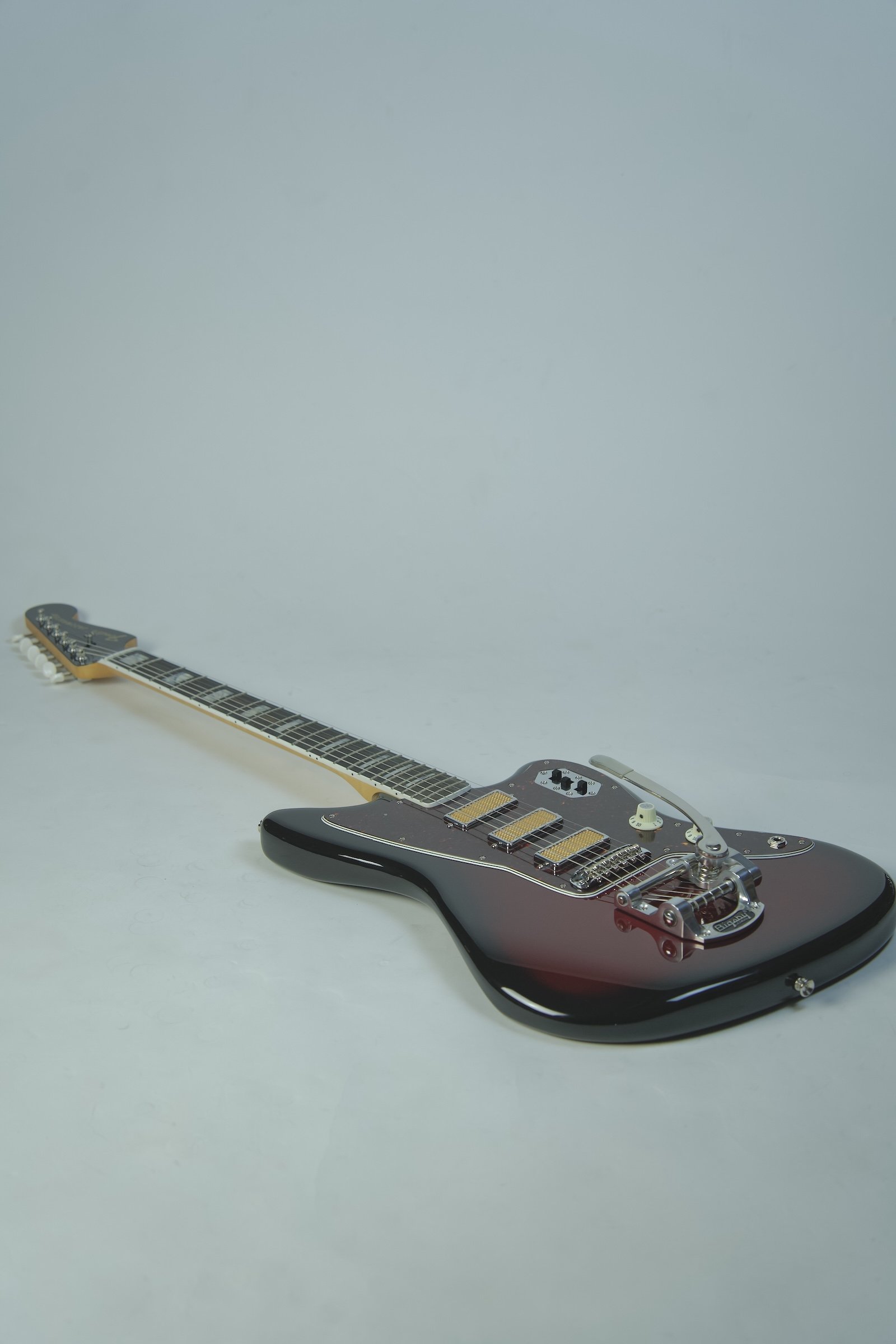 Used Fender Gold Foil Jazzmaster Electric Guitar 11.jpeg